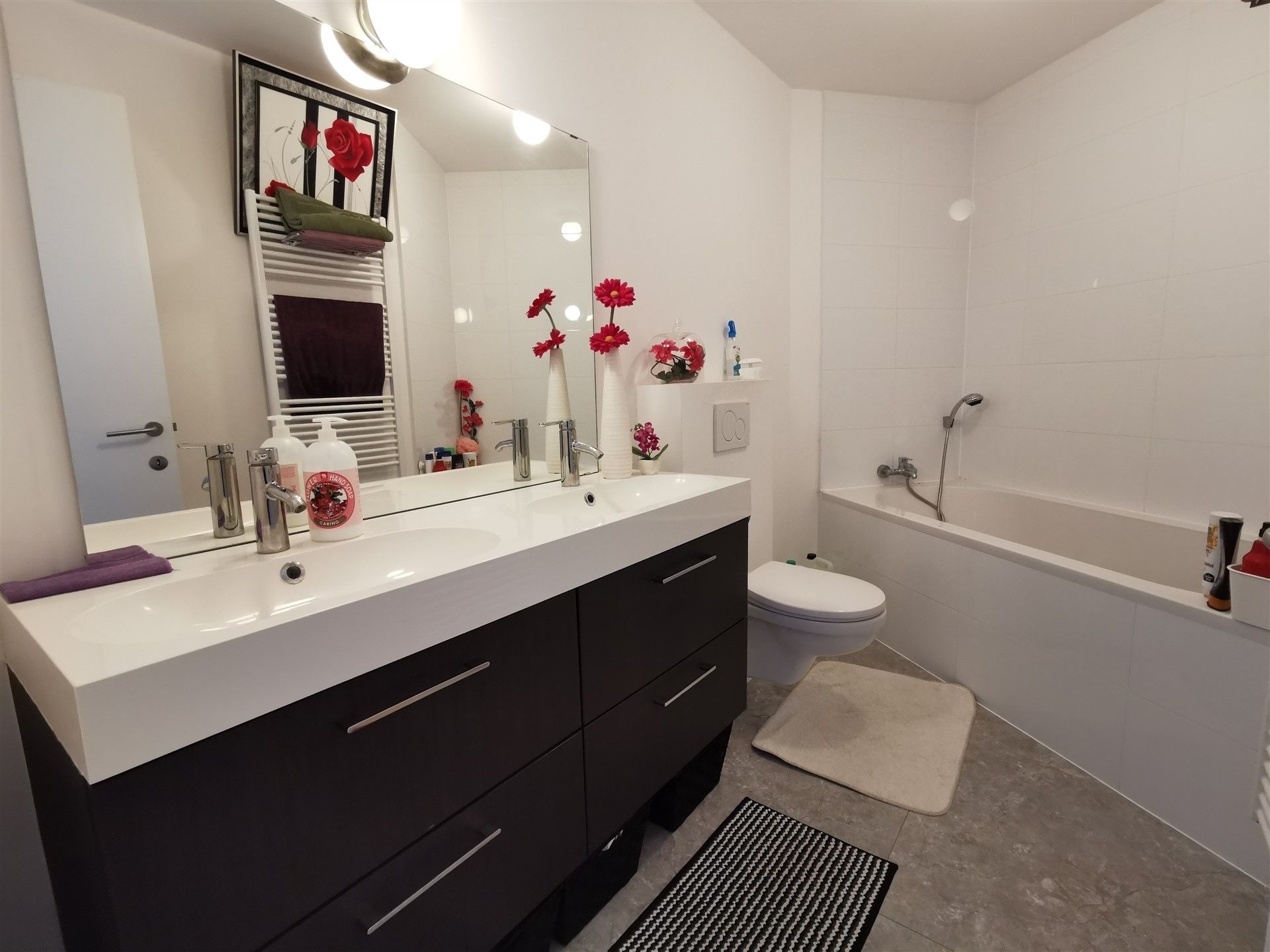 Unieke kans! recente en moderne 2-slaapkamer appartement in Brussel-centrum  foto 11