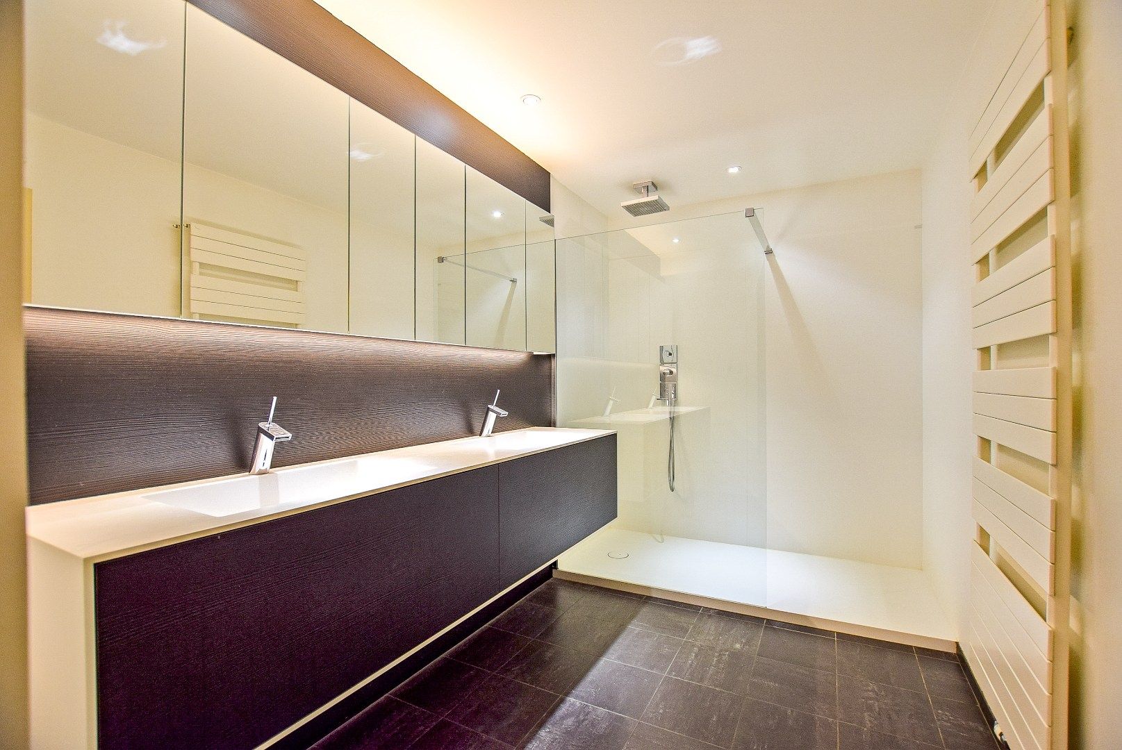 Kwalitatief afgewerkte woning met handelsruimte (536m² bewoonbaar) op een toplocatie. foto 14