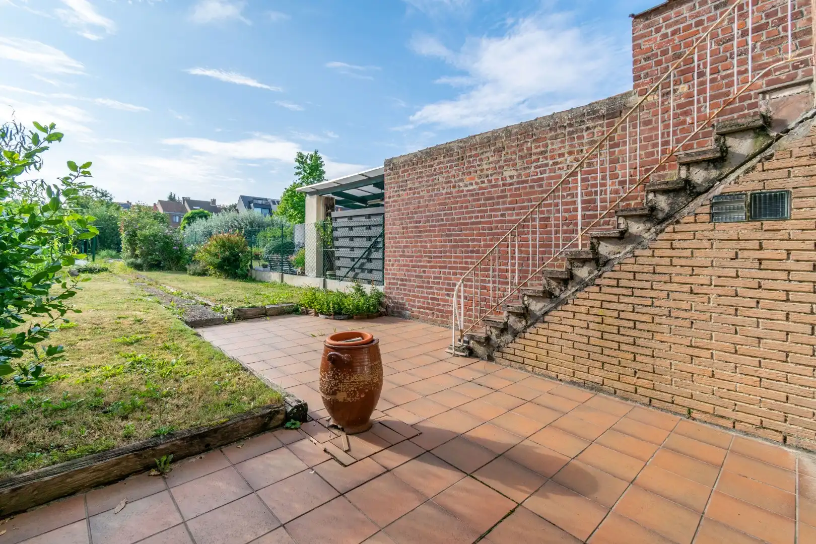 LICHTRIJKE WONING MET 3 SLAAPKAMERS, GARAGE & TUIN ! foto 3