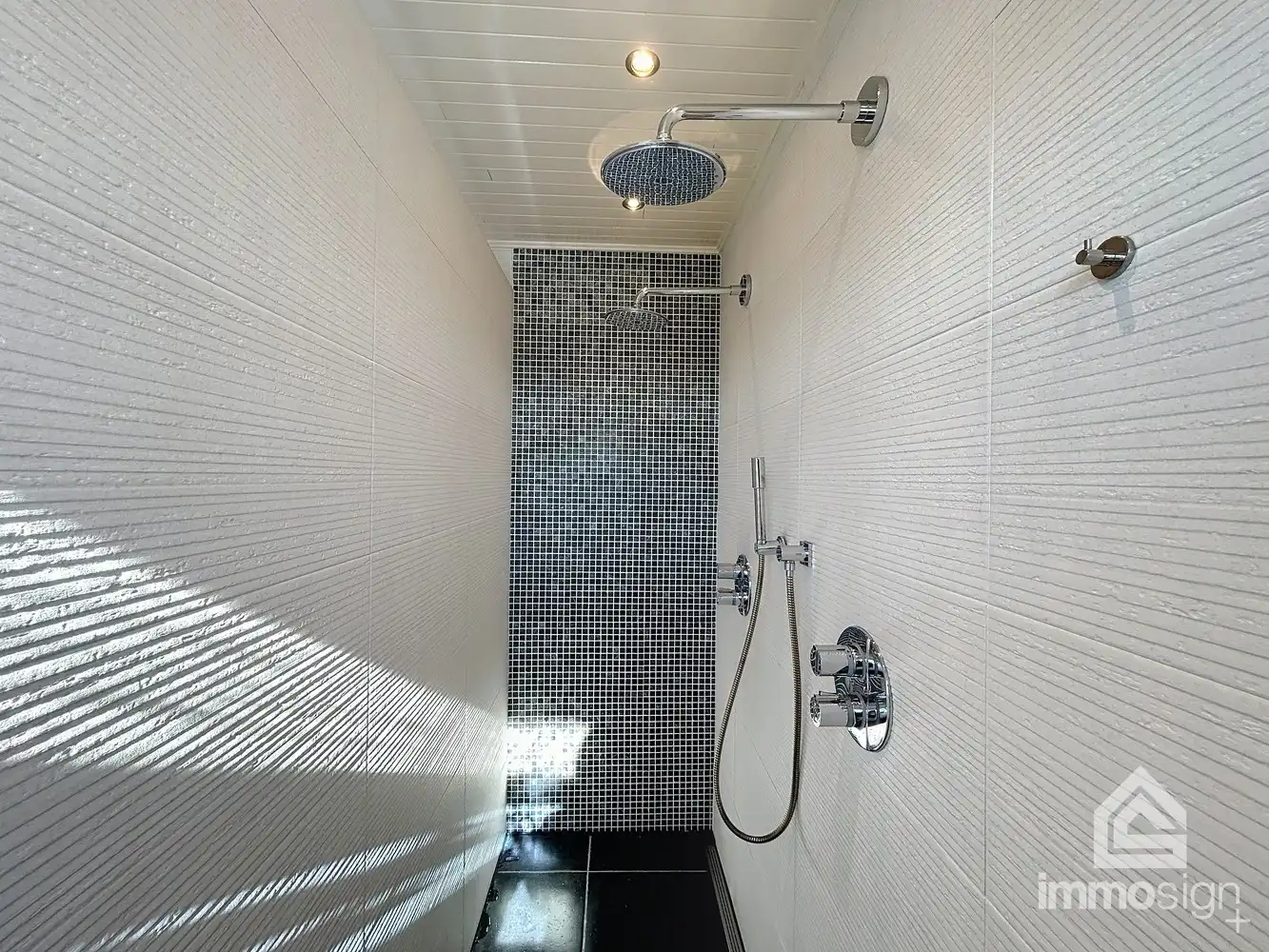 Exclusieve woning voorzien van dubbele garage en bedrijfshal op de Nederlandse grens foto 35