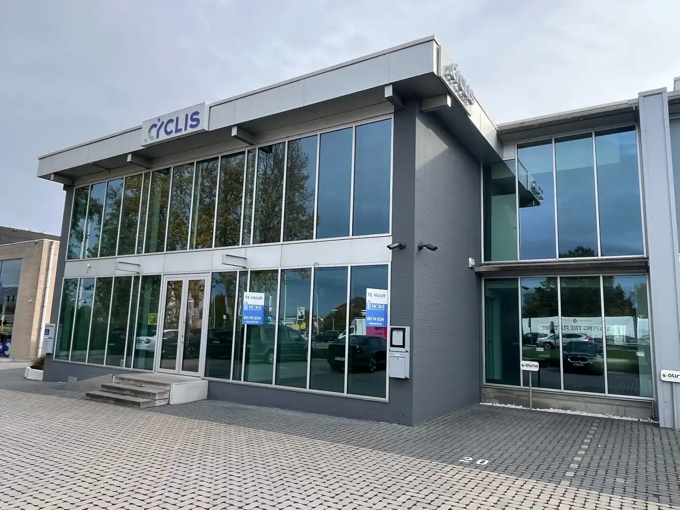 629m² kantoren foto 2