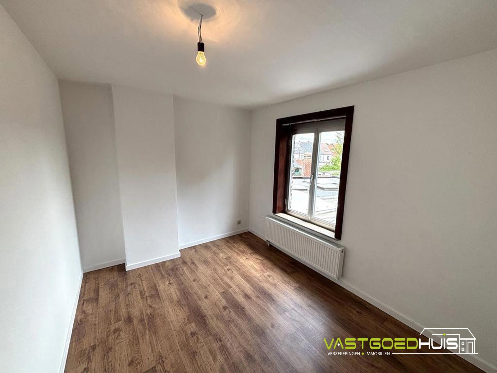 Gemoderniseerde stadswoning met 4 slaapkamers en koer foto 14
