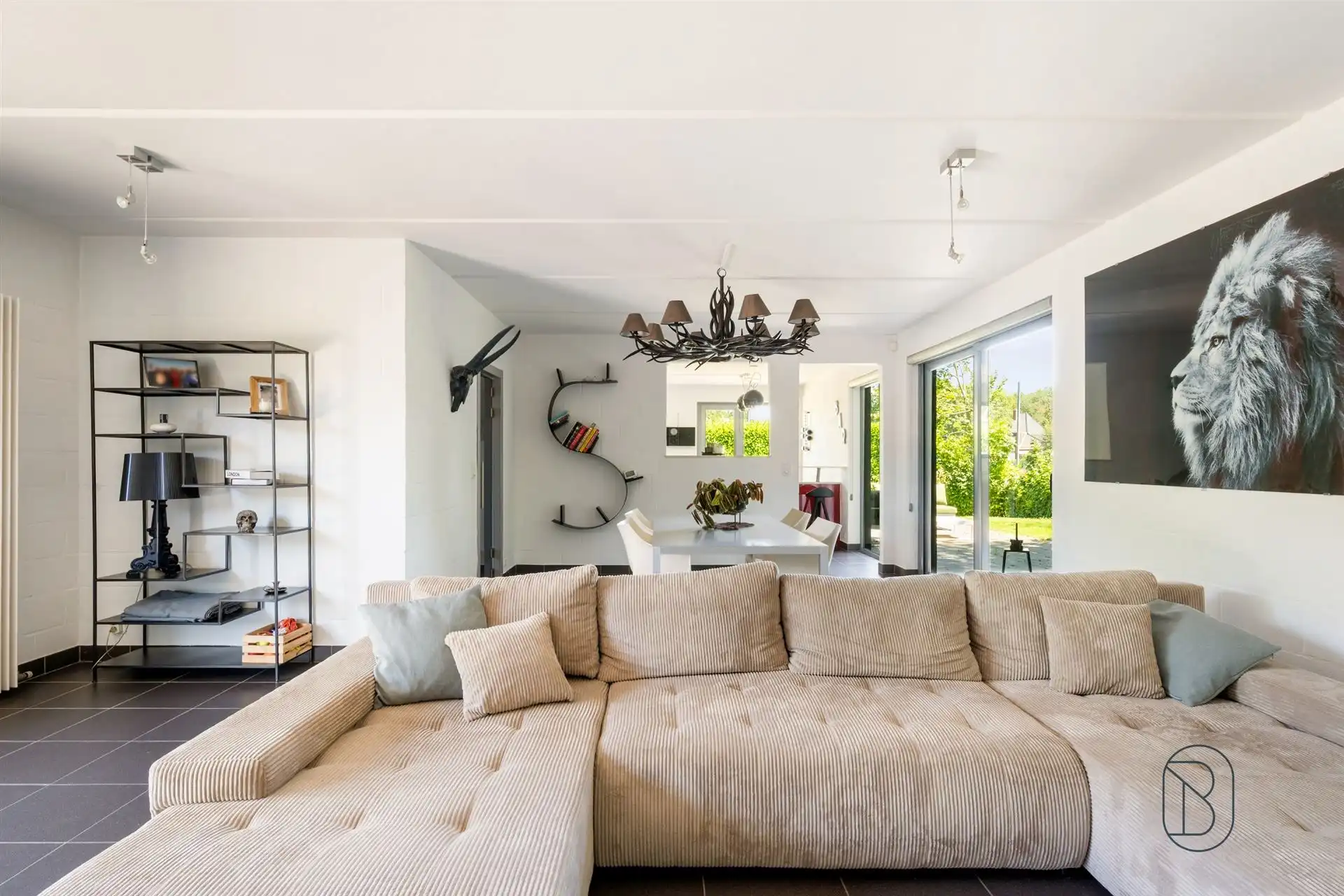 Instapklare mooie villa met 3 slk.  foto 11