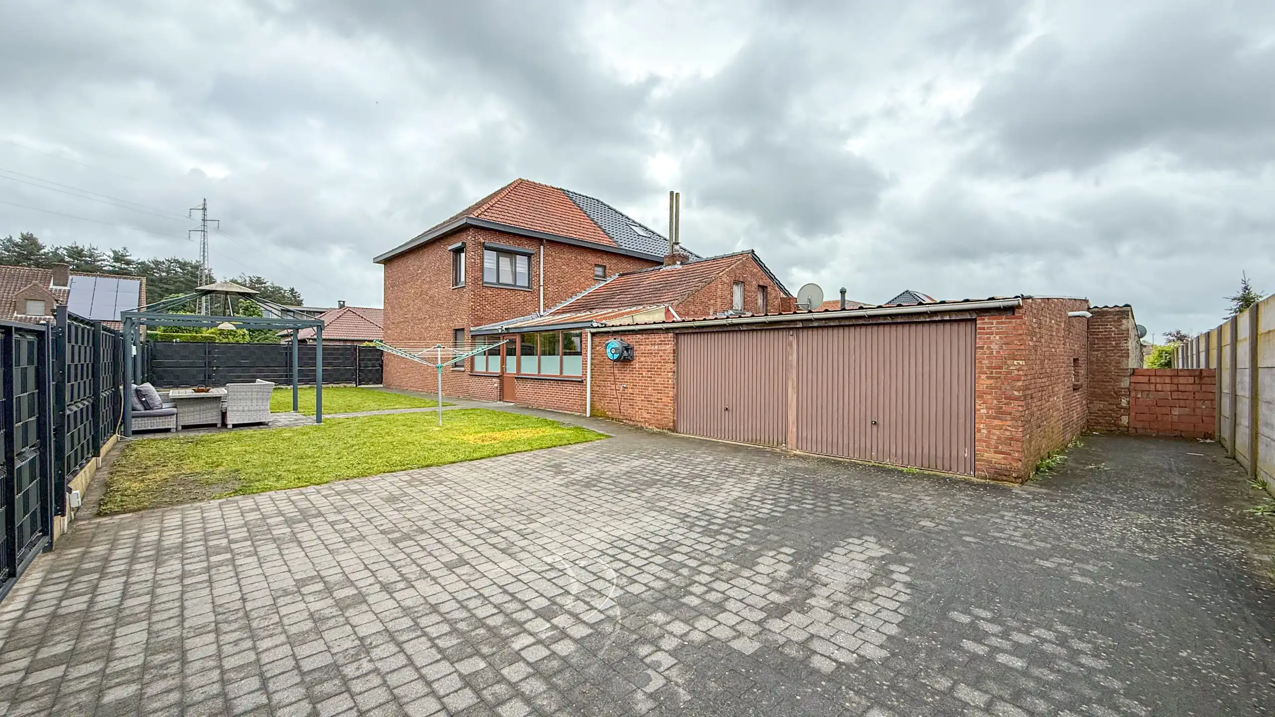 Halfopen woning met tuin en dubbele garage in H-Z! foto 12