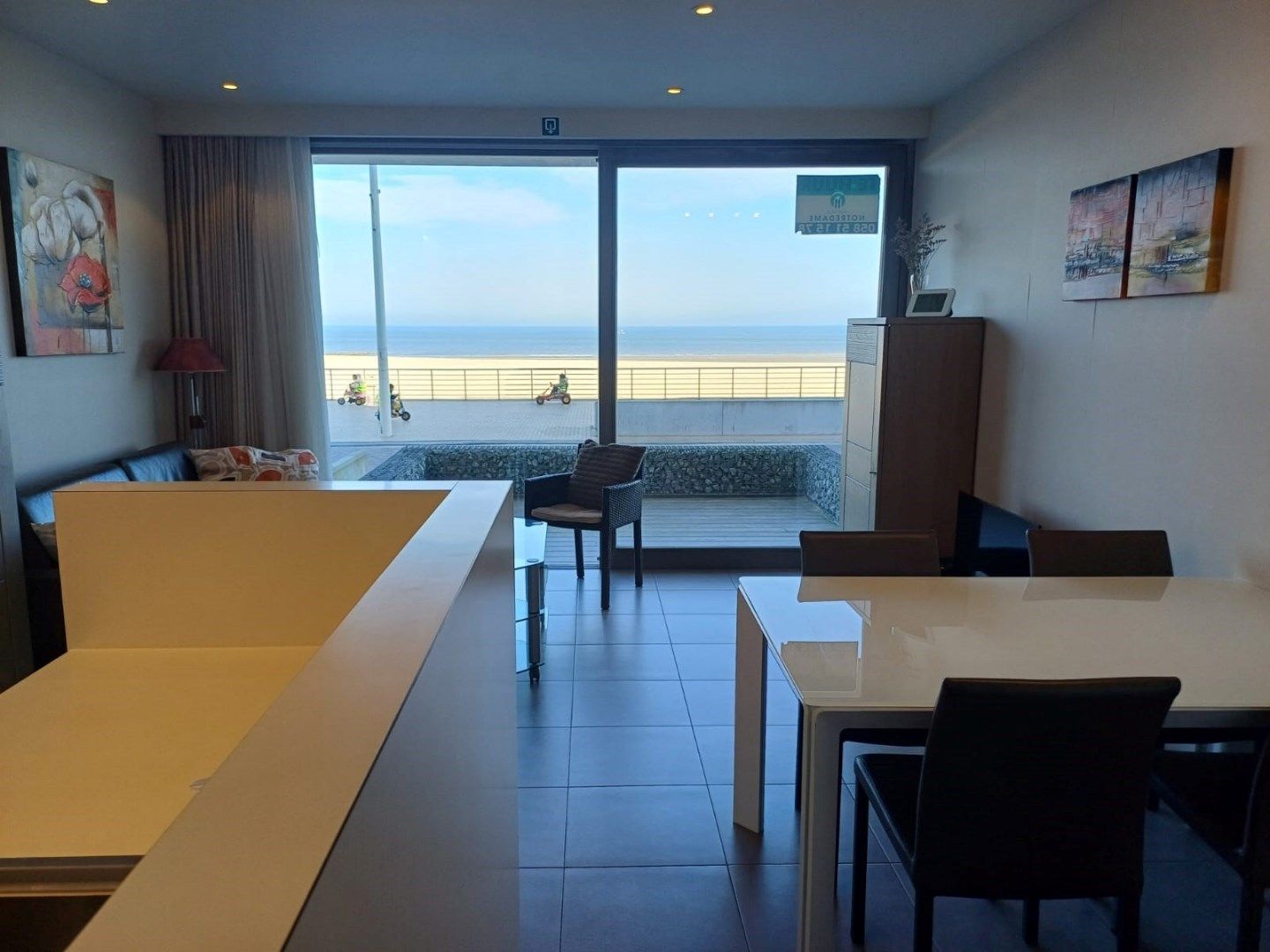 Te koop: stijlvol gelijkvloers appartement op de Zeedijk in Koksijde foto {{pictureIndex}}