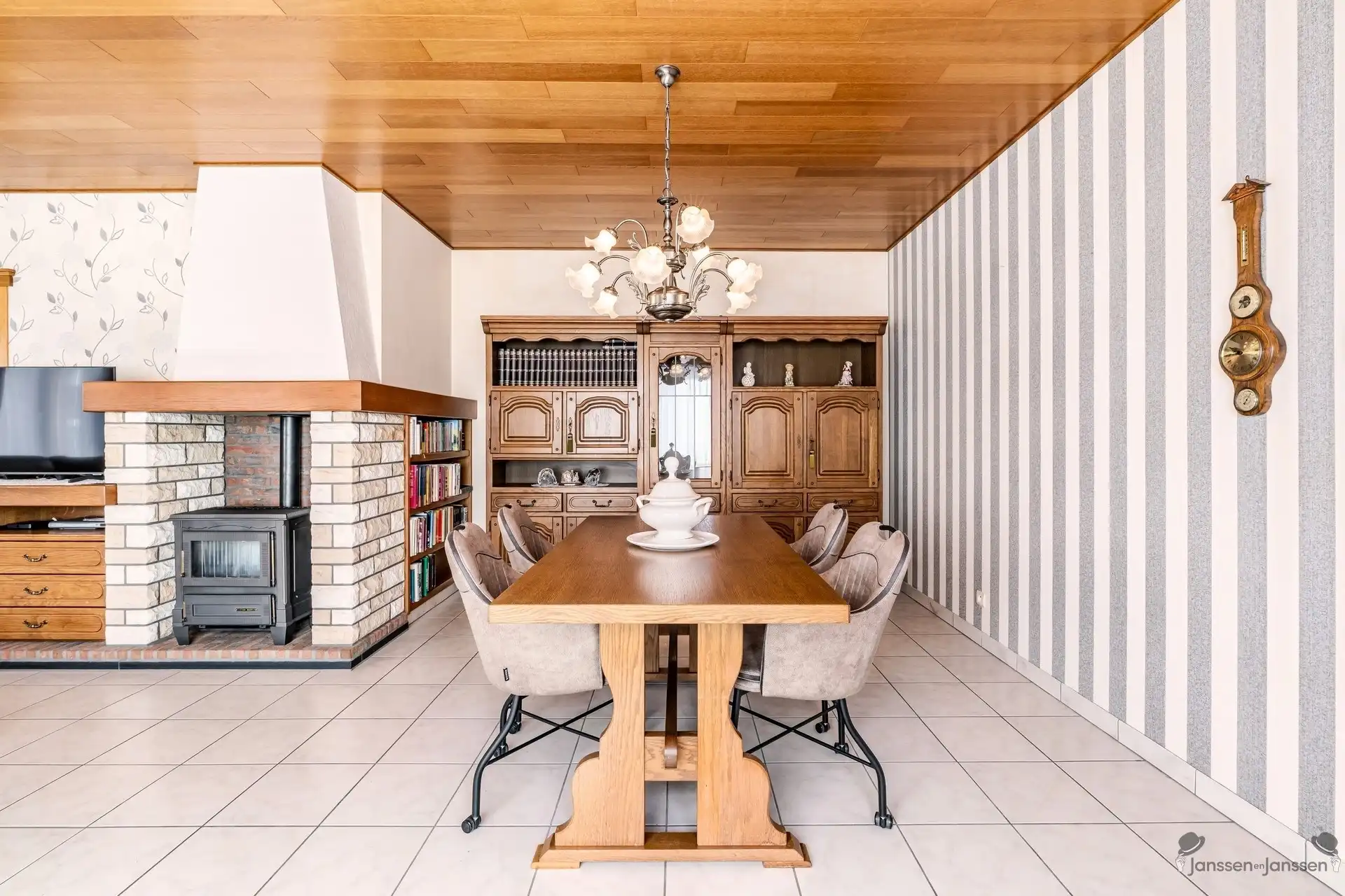 Ruime gezinswoning met extra werkplaats/atelier foto 7