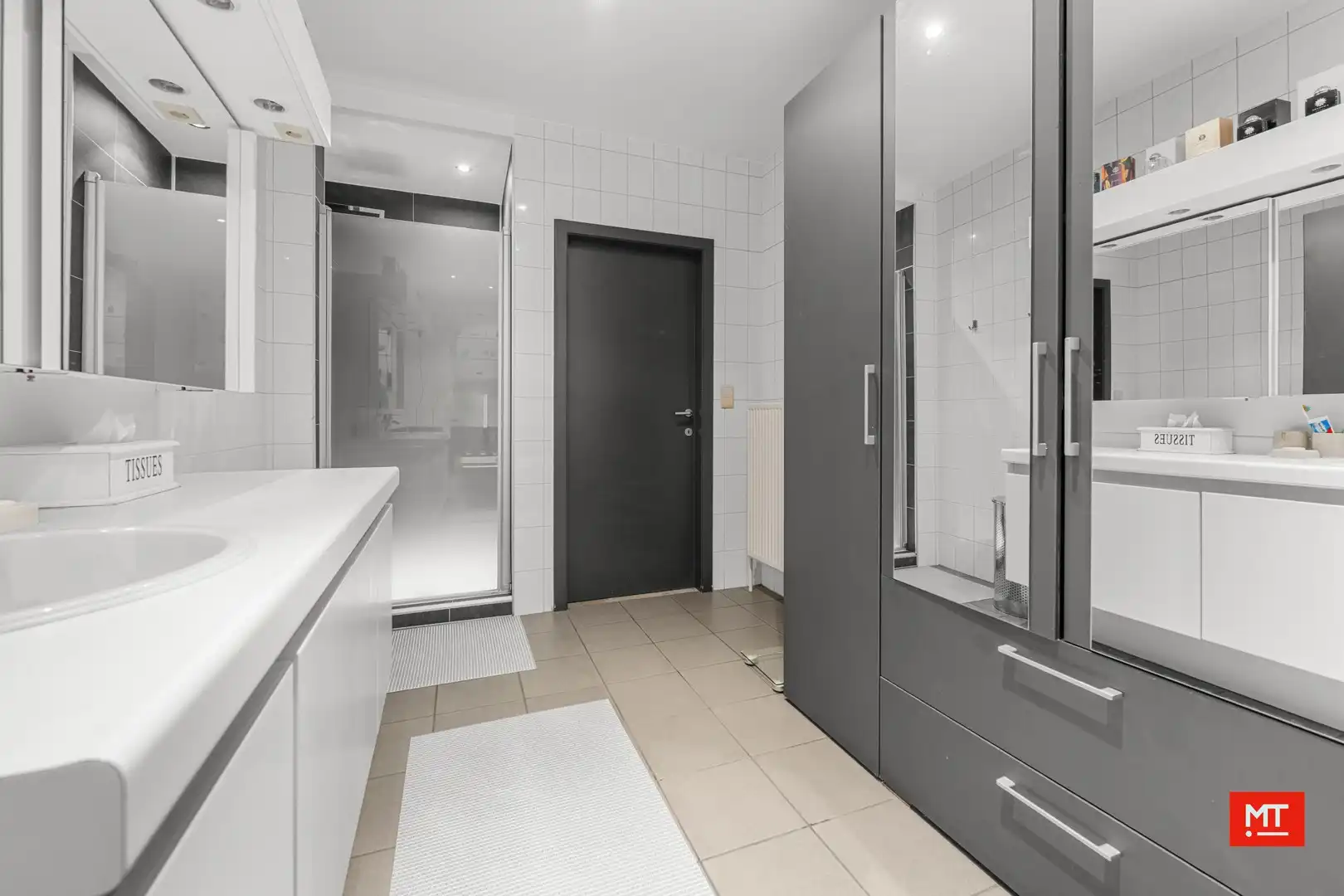 Bijzonder ruim gebouw met tal van mogelijkheden en uitweg, te koop in de dorpskern van Dadizele foto 24