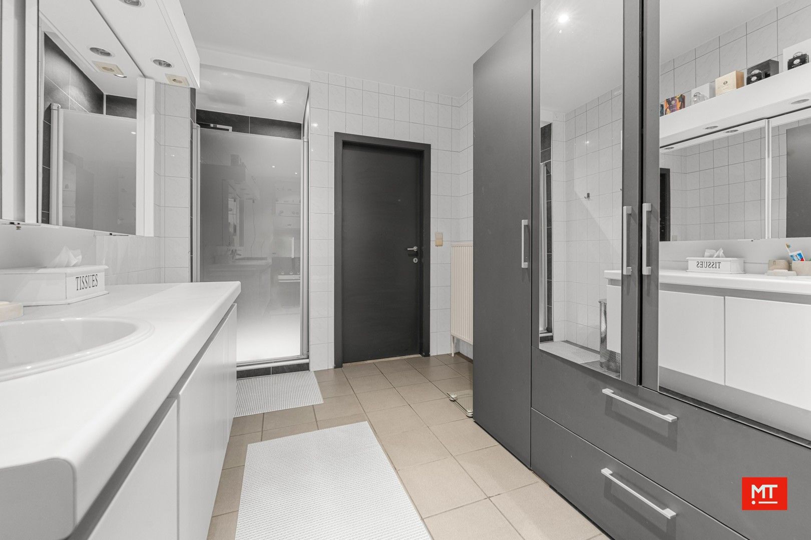 Bijzonder ruim gebouw met tal van mogelijkheden en uitweg, te koop in de dorpskern van Dadizele foto 24