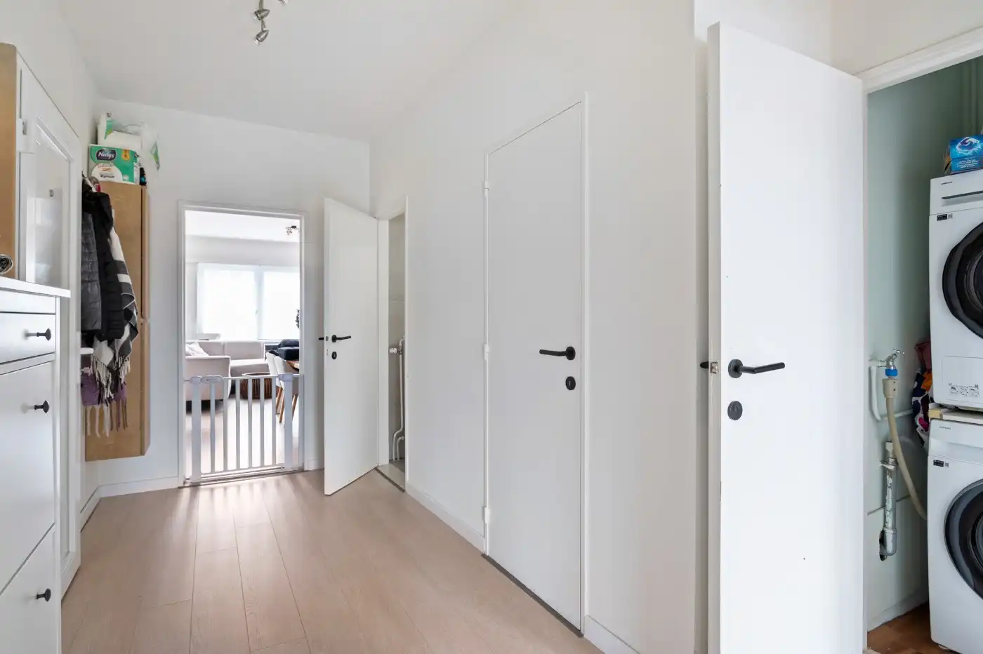 Instapklaar hoekapp. op 1e verd. met 2 slpk., balkon en garagebox foto 2