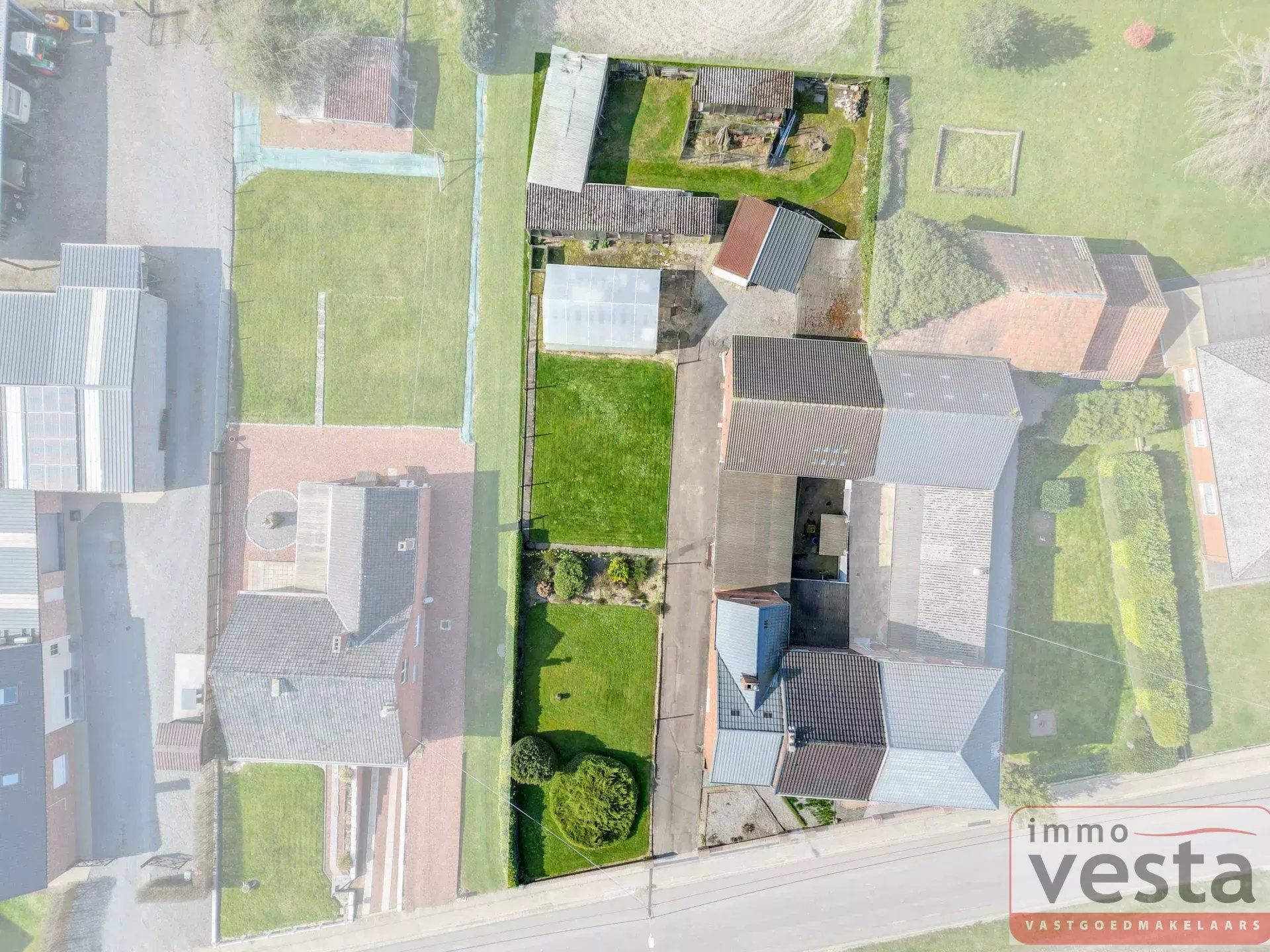 Te renoveren, landelijk gelegen woning/ projectgrond foto 4