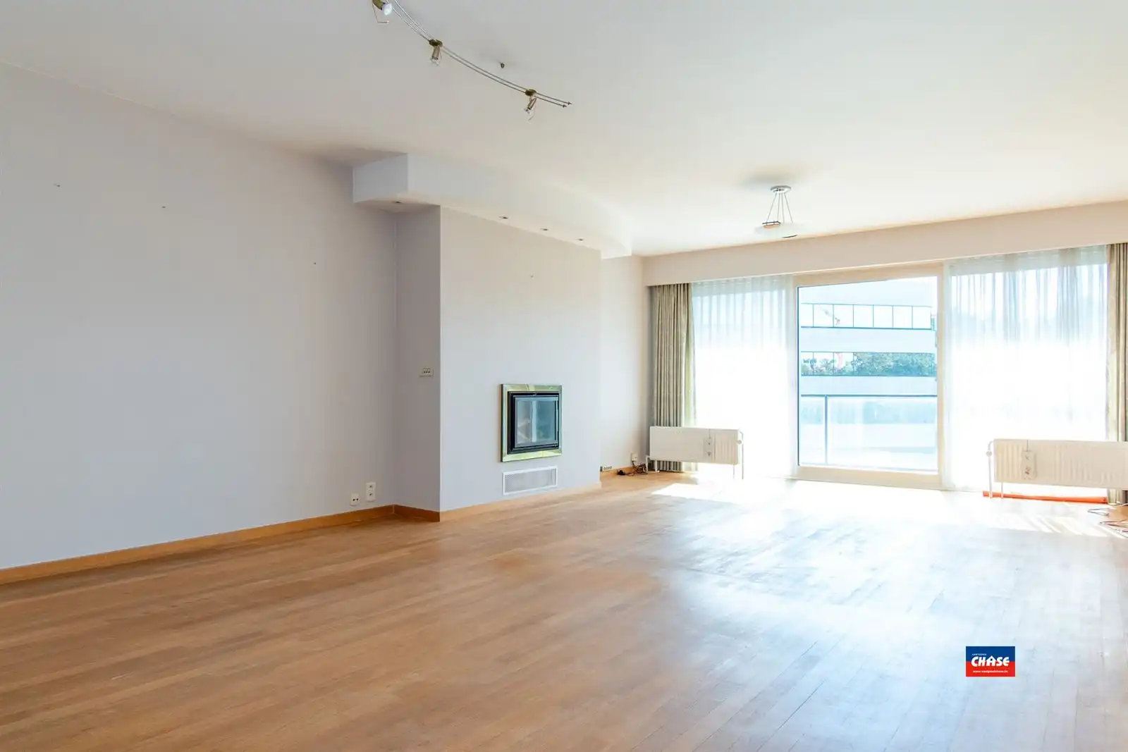 Ruim appartement met 3 slaapkamers, 2 terrassen en autostaanplaats foto 3