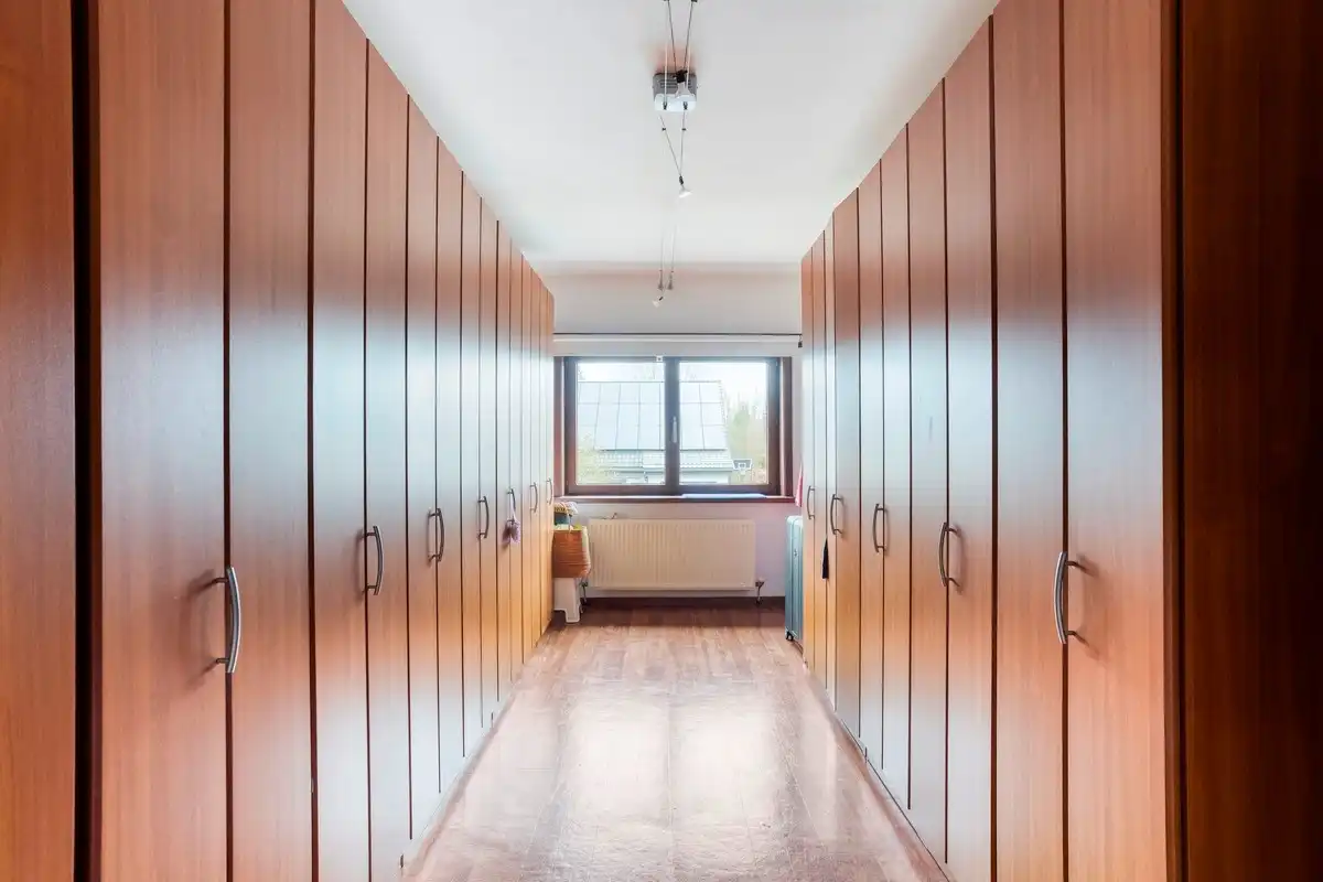 Rustig gelegen instapklare B-label gezinswoning met 5 slaapkamers, garage en zonnige tuin foto 15