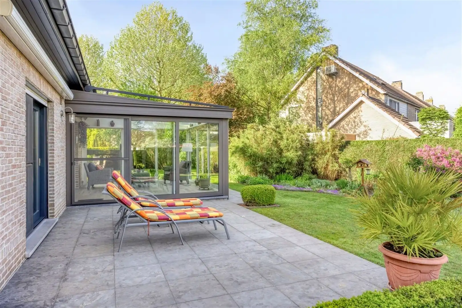 Rustig gelegen, goed onderhouden villa met 4 slaapkamers op 761 m². foto 23