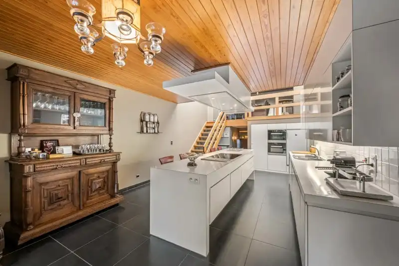 Veelzijdige woning met tuin en uitweg in Eernegem foto 11