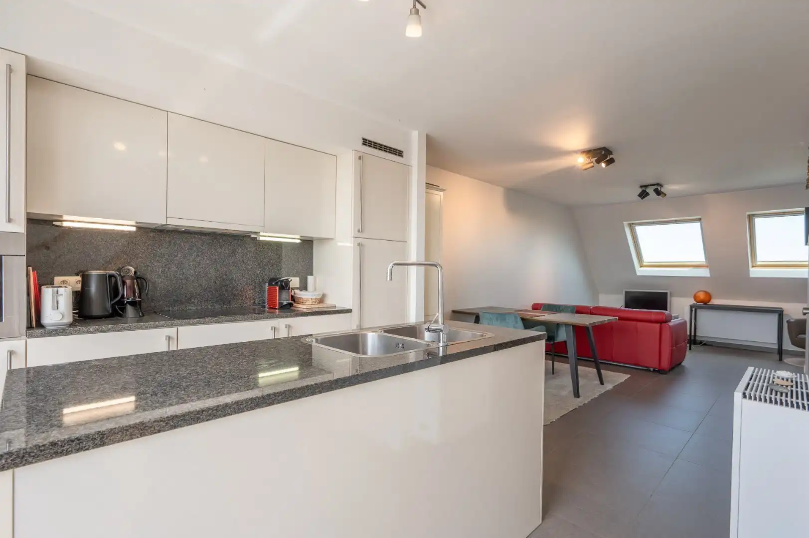 Instapklaar appartement met garage op centrale ligging te Bredene. foto 6