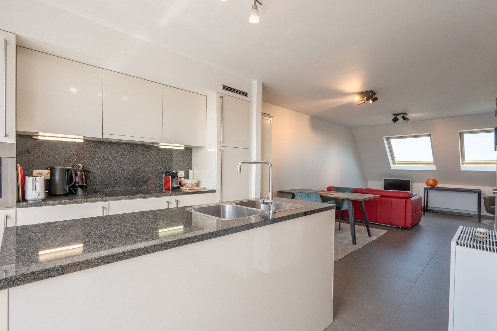 Instapklaar appartement met garage op centrale ligging te Bredene. foto 6