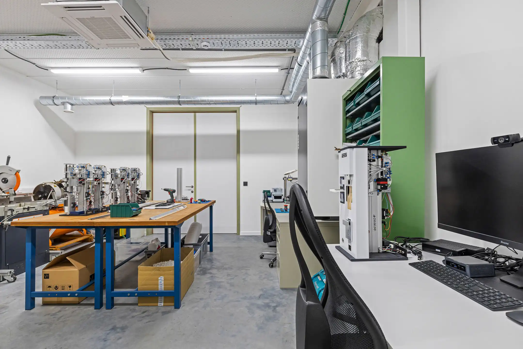 VOLLEDIG AFGEWERKT EN INSTAPKLAAR BEDRIJFSGEBOUW foto 14