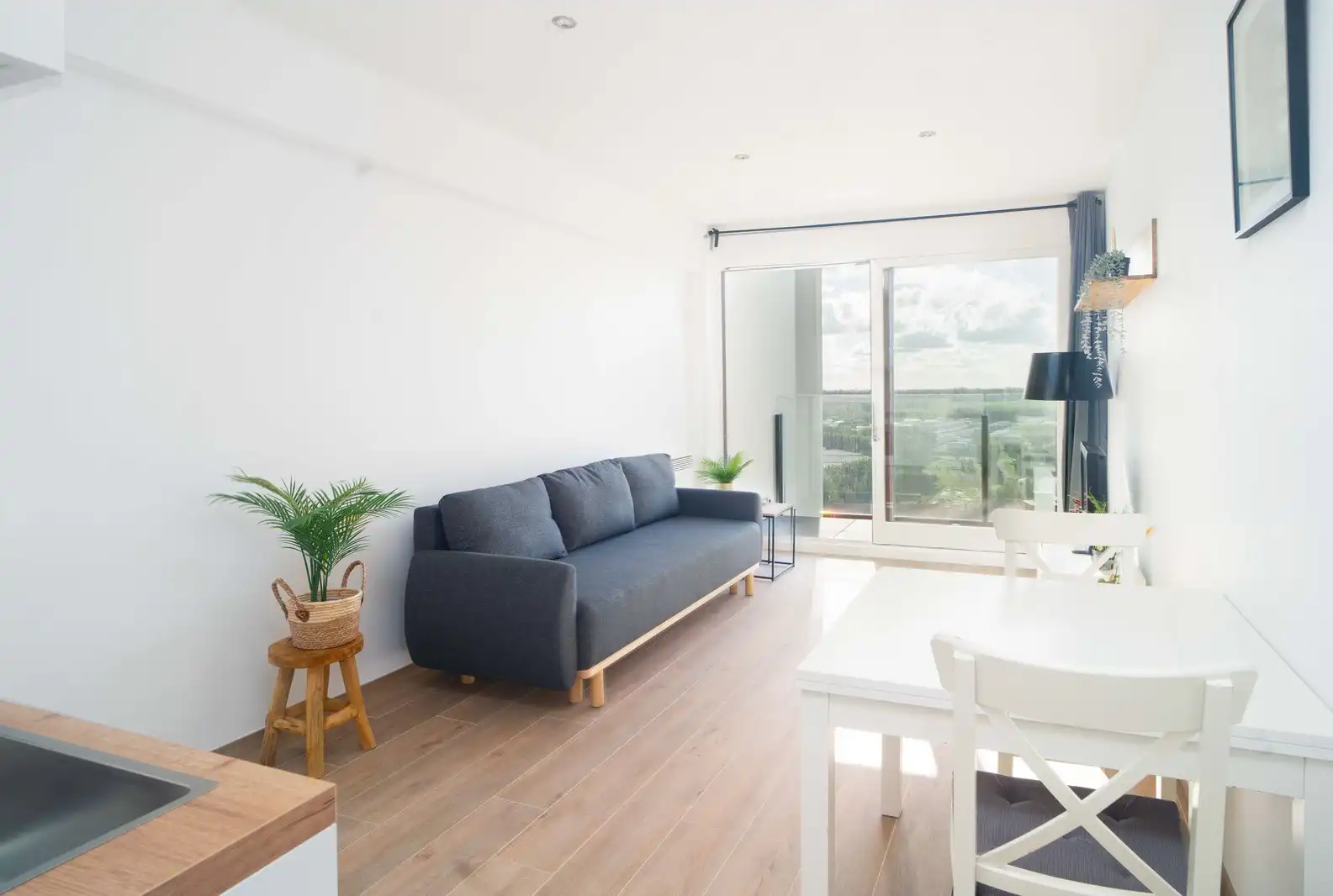 Gerenoveerde studio met zonneterras foto 2