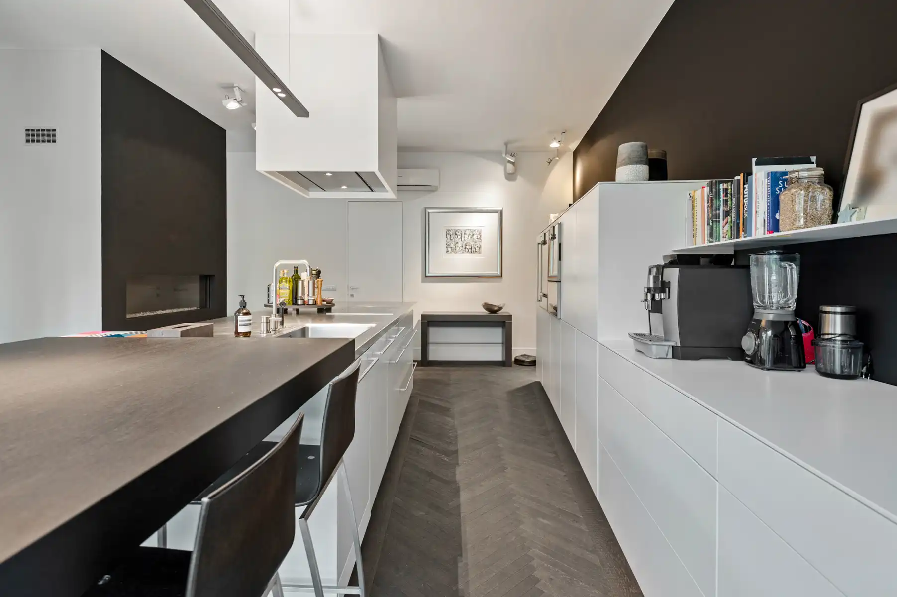 High-end afgewerkte praktijkvilla in het centrum foto 11