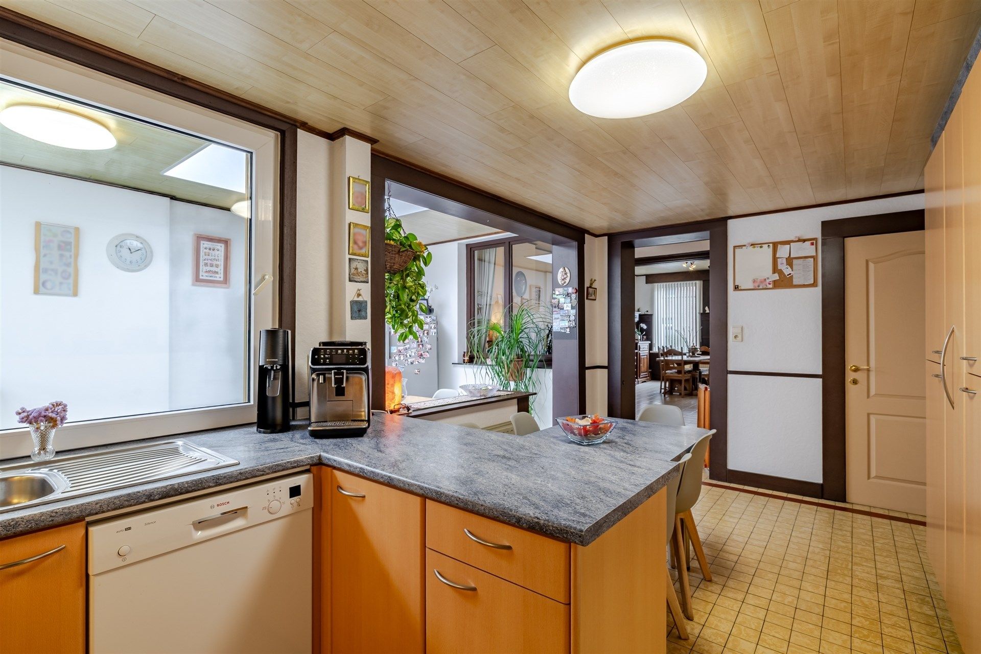 Strategisch gelegen woning met 4 slaapkamers foto 9