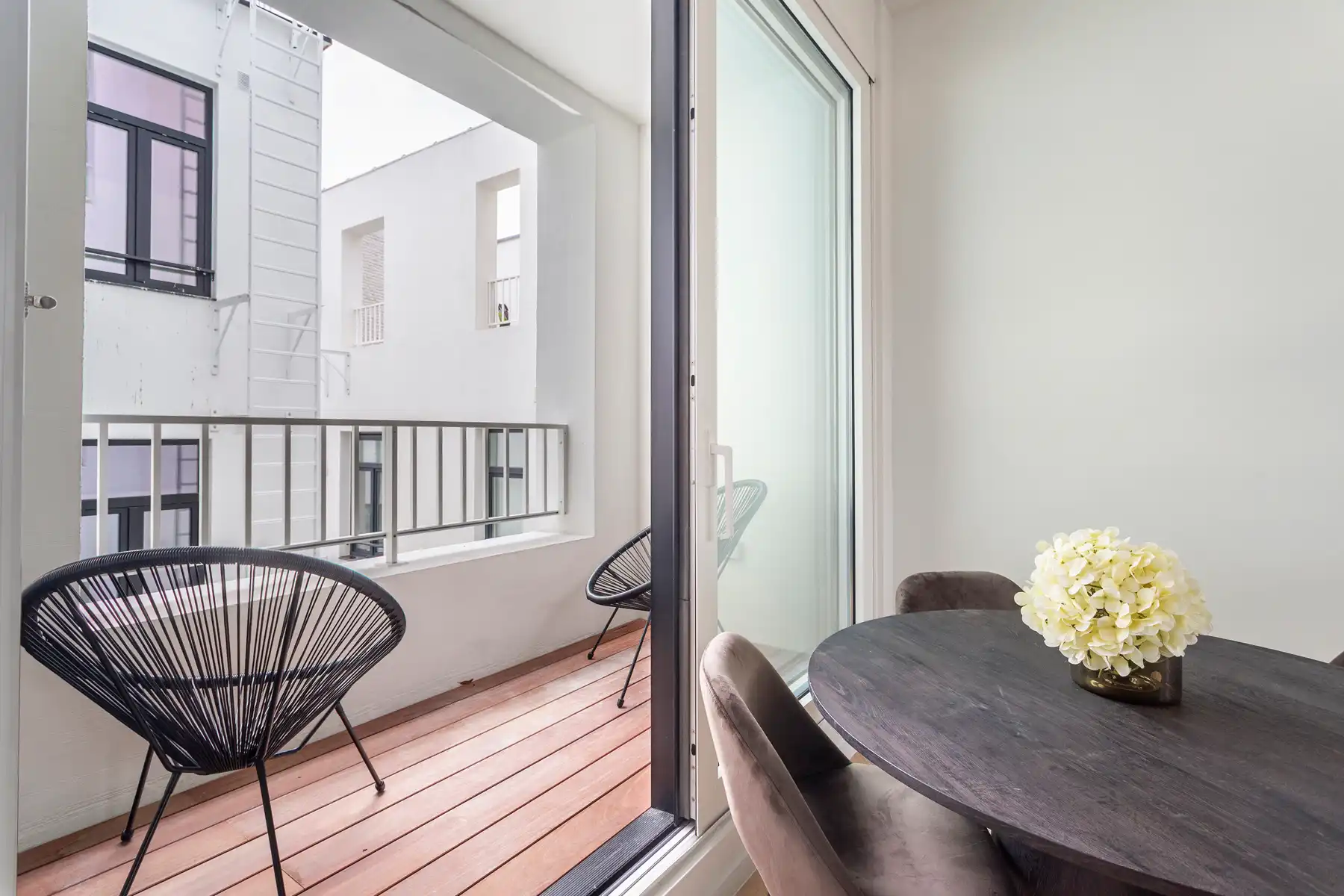 Hoogwaardig gerenoveerd appartement met terras op toplocatie foto 3