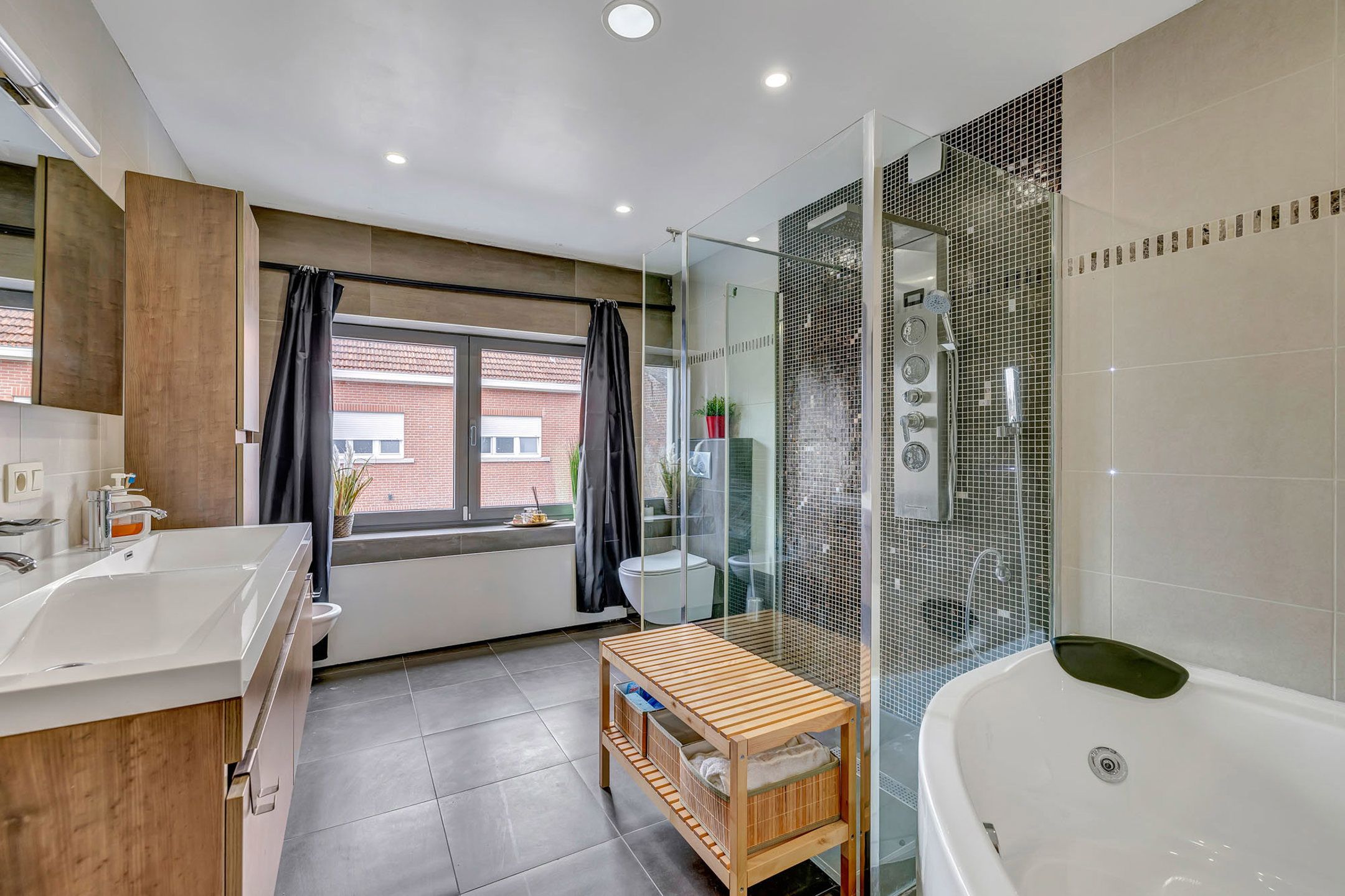 Instapklare villa met 6 slpk en uitstekende mobiliteitsscore foto 12