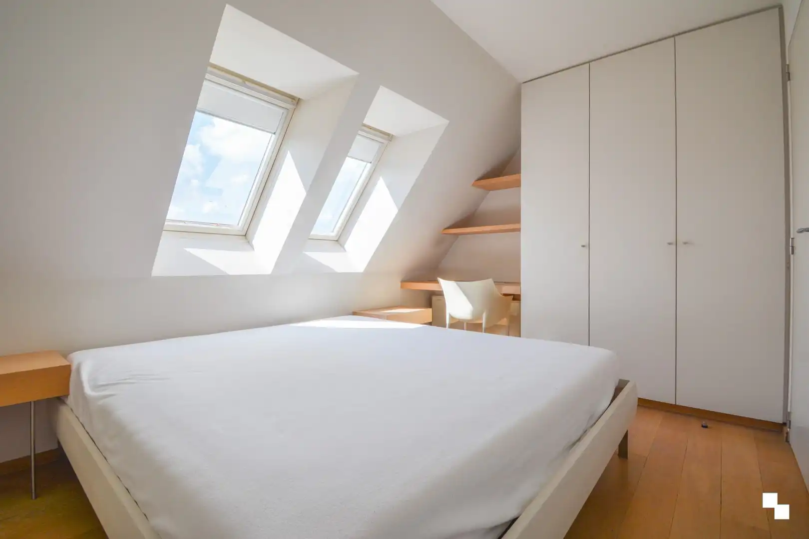 UItzonderlijk ruim appartement aan het water te Roeselare! foto 28