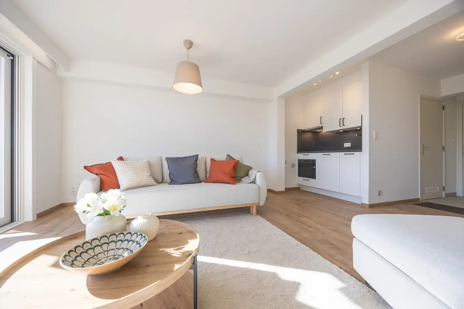 Lichtrijke studio met zuidgericht terras op de zeedijk van Middelkerke te koop foto 4