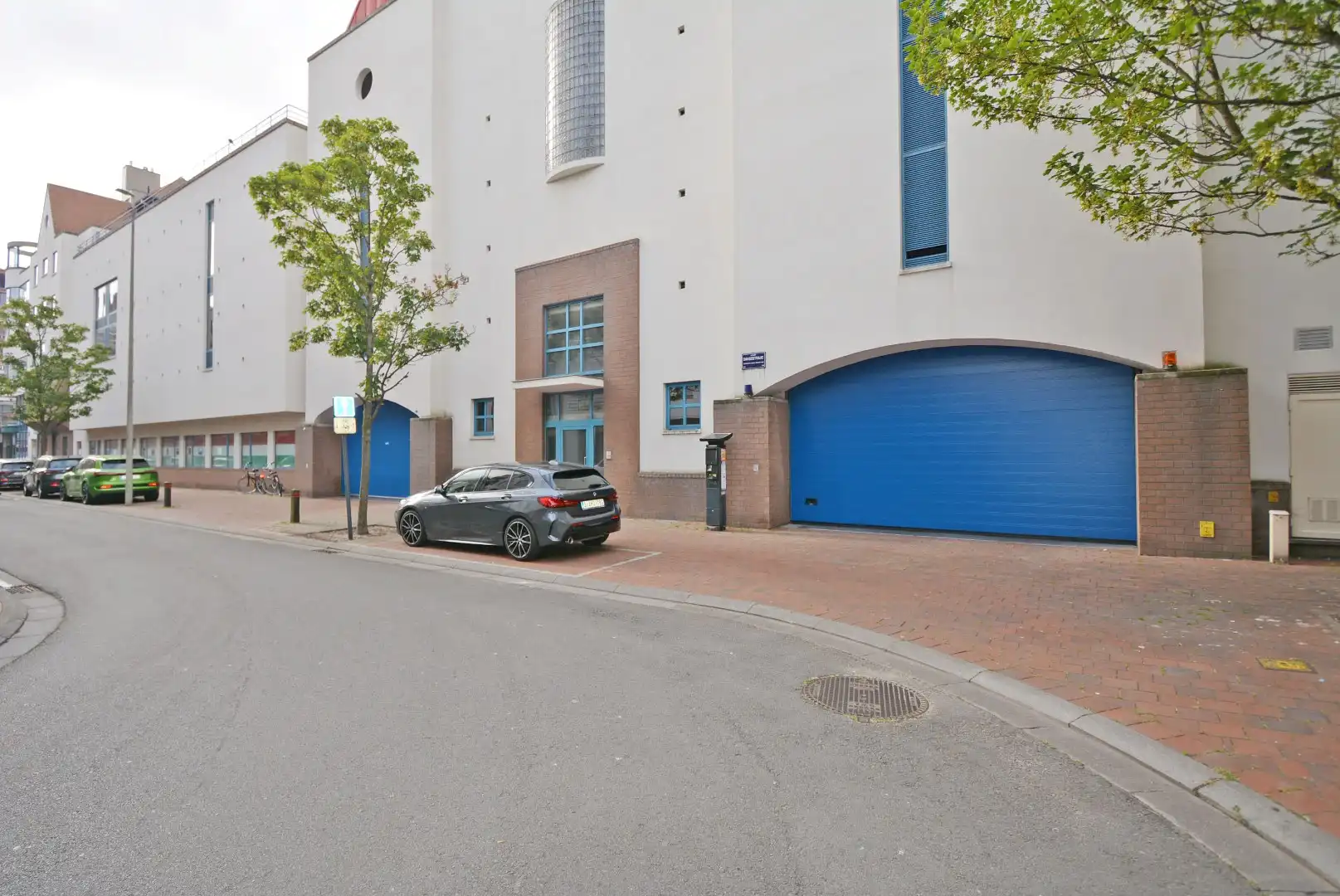 Afgesloten garagebox te huur in Res. Arion II, vlakbij de Lippenslaan foto 4
