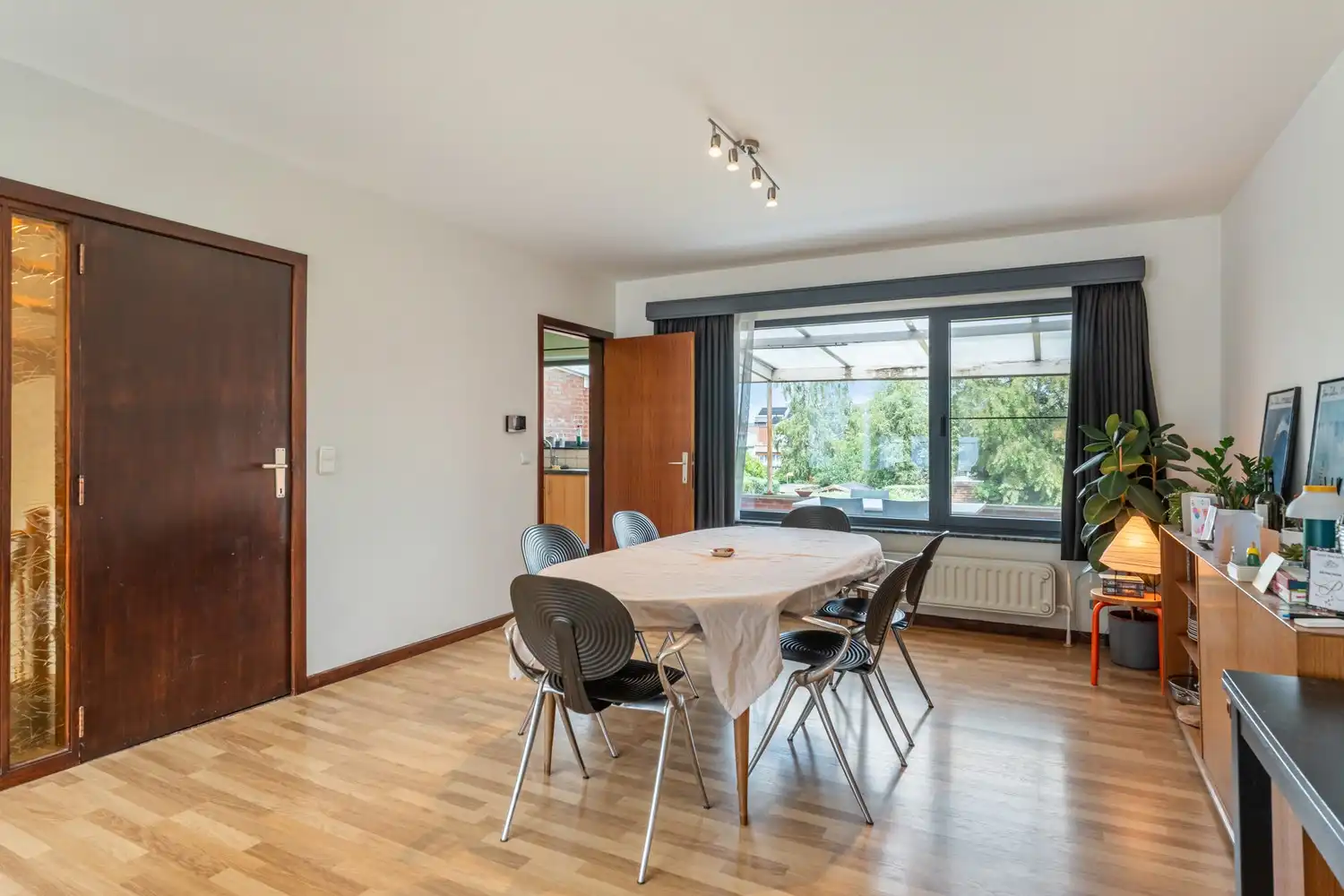 Gerenoveerde en energiezuinige woning met 3 slaapkamers, een diepe tuin en een garage met een oprit op een toplocatie te Kessel-Lo! foto 16