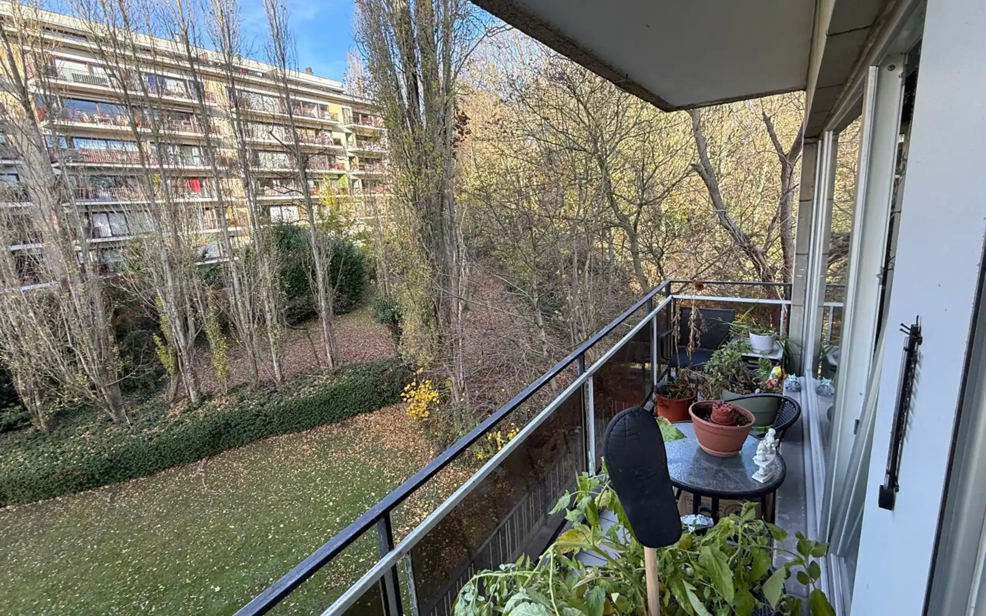 Lichtrijk 1-slaapkamerappartement met terras in Jette foto 10