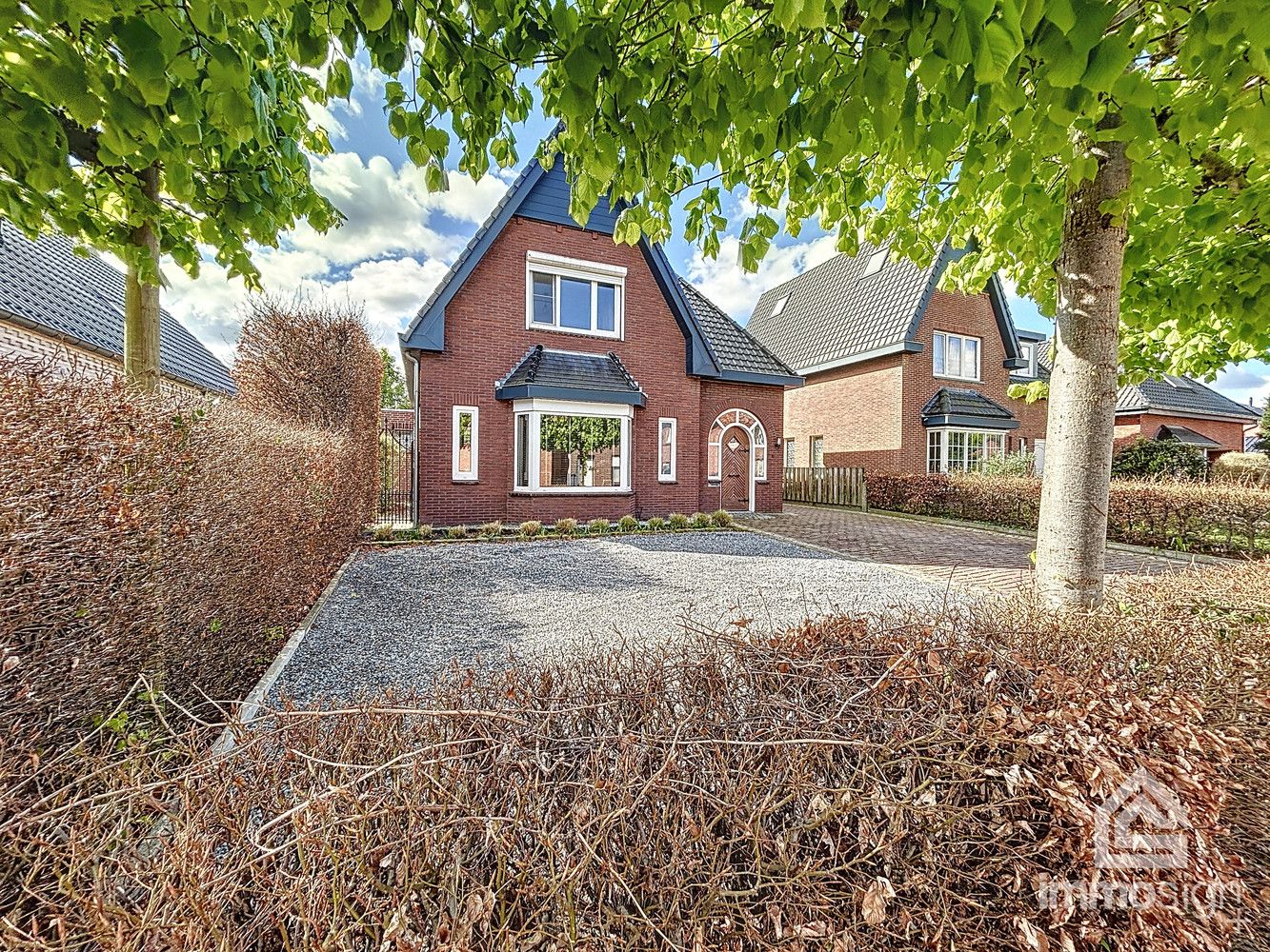 Modern gerenoveerde gezinswoning met authentieke elementen en een toffe uitstraling te Hamont-Achel! foto {{pictureIndex}}