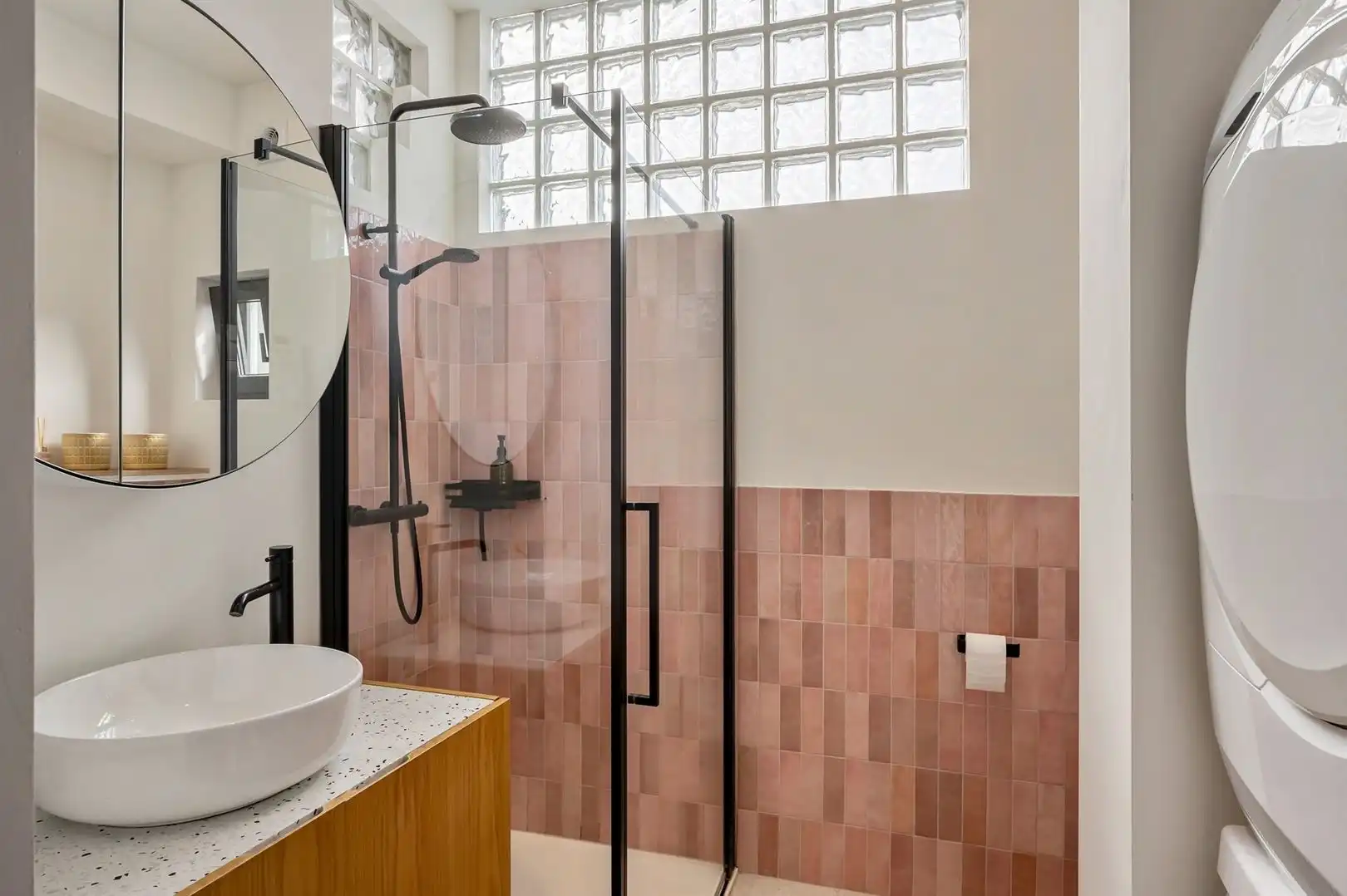 Super tof gerenoveerd appartement met balkon foto 12