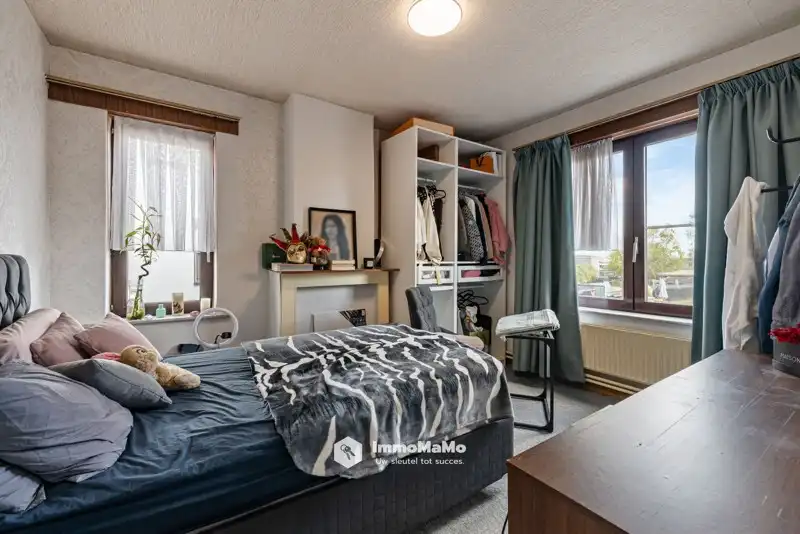 HALFOPEN BEBOUWING MET GROTE TUIN TE KOOP IN STEKENE foto 15