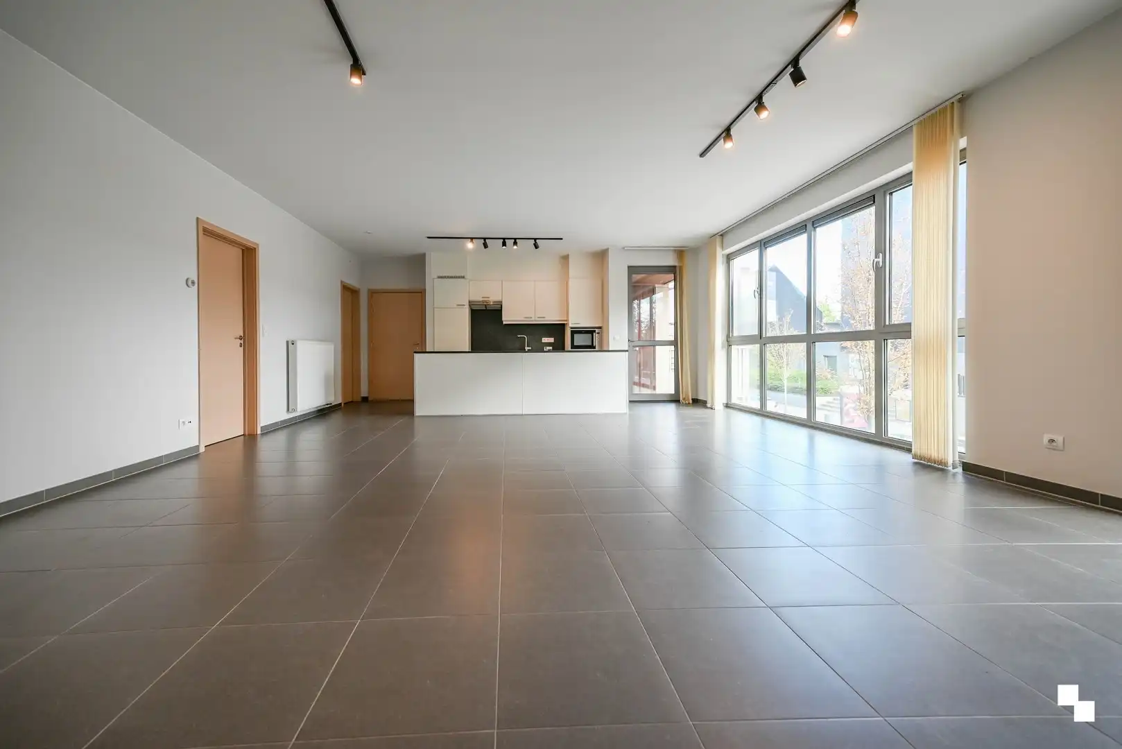 Ruim appartement met drie slaapkamers & garagebox foto 7