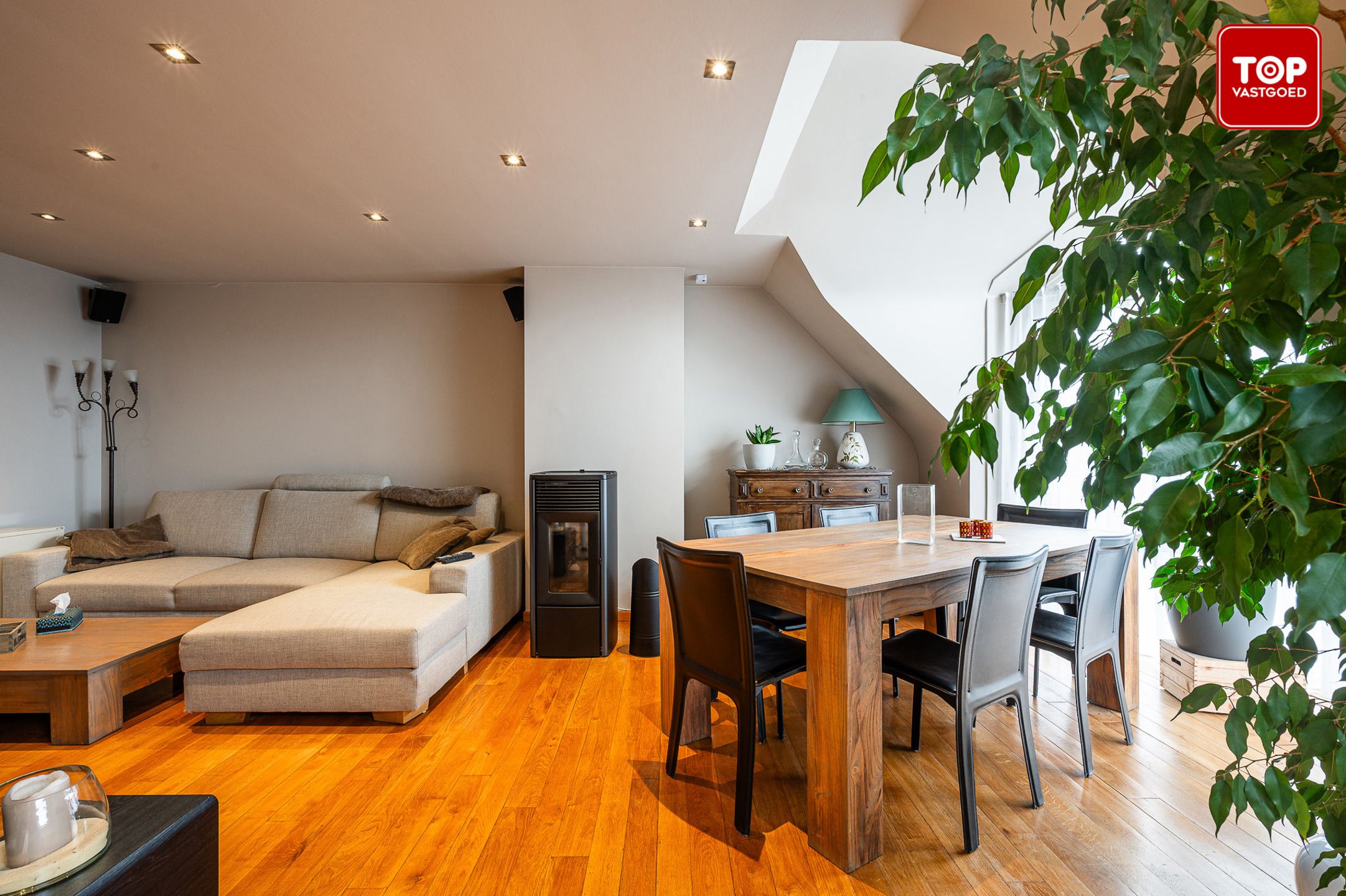 Instapklaar 2 slaapkamer appartement met garage in kleinschalig gebouw foto 8