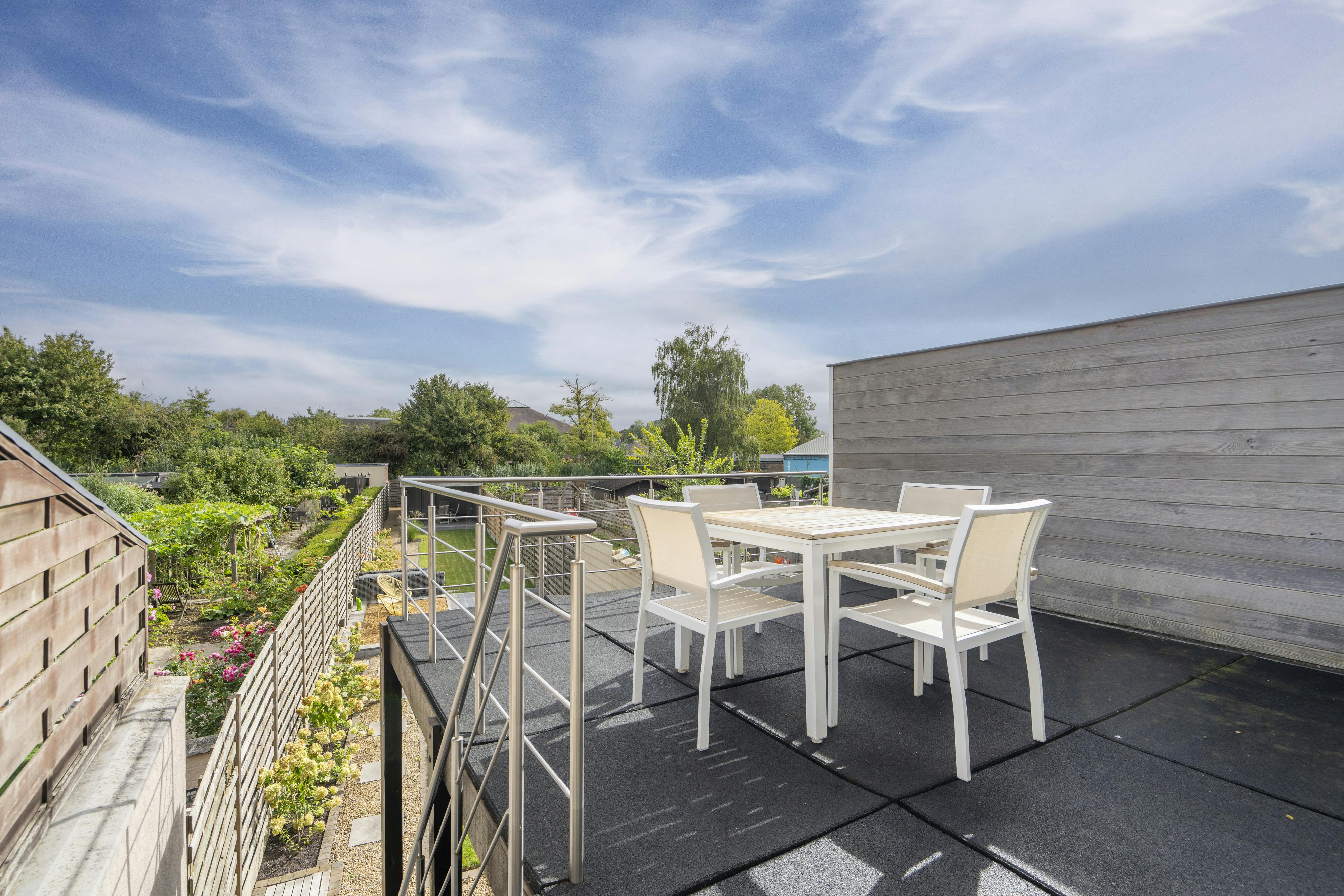 Gerenoveerde instapklare bel-etage woning te koop in Wevelgem! foto 5