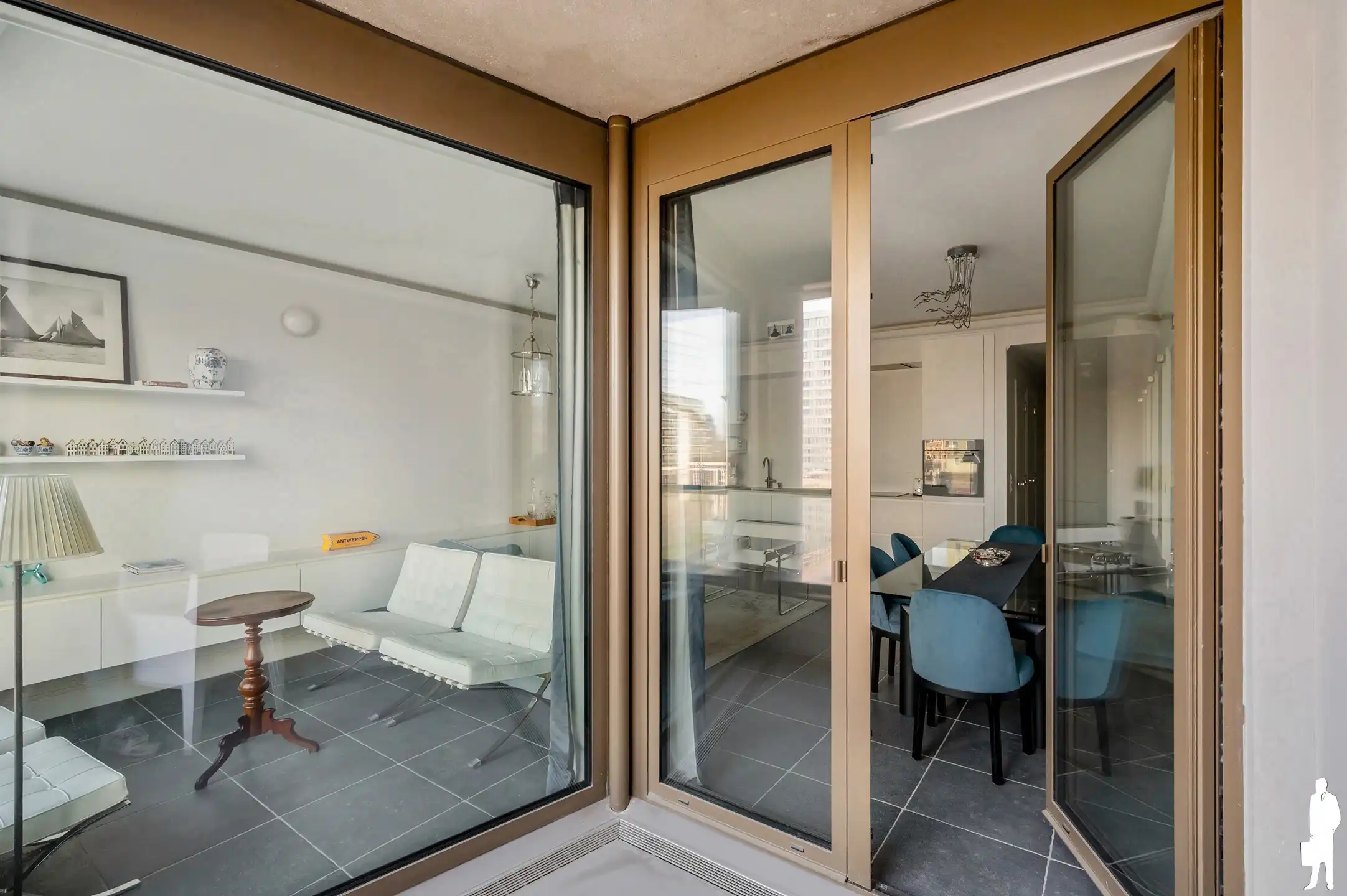 Lichtrijk BEN-appartement met open waterzicht in London Residence foto 4