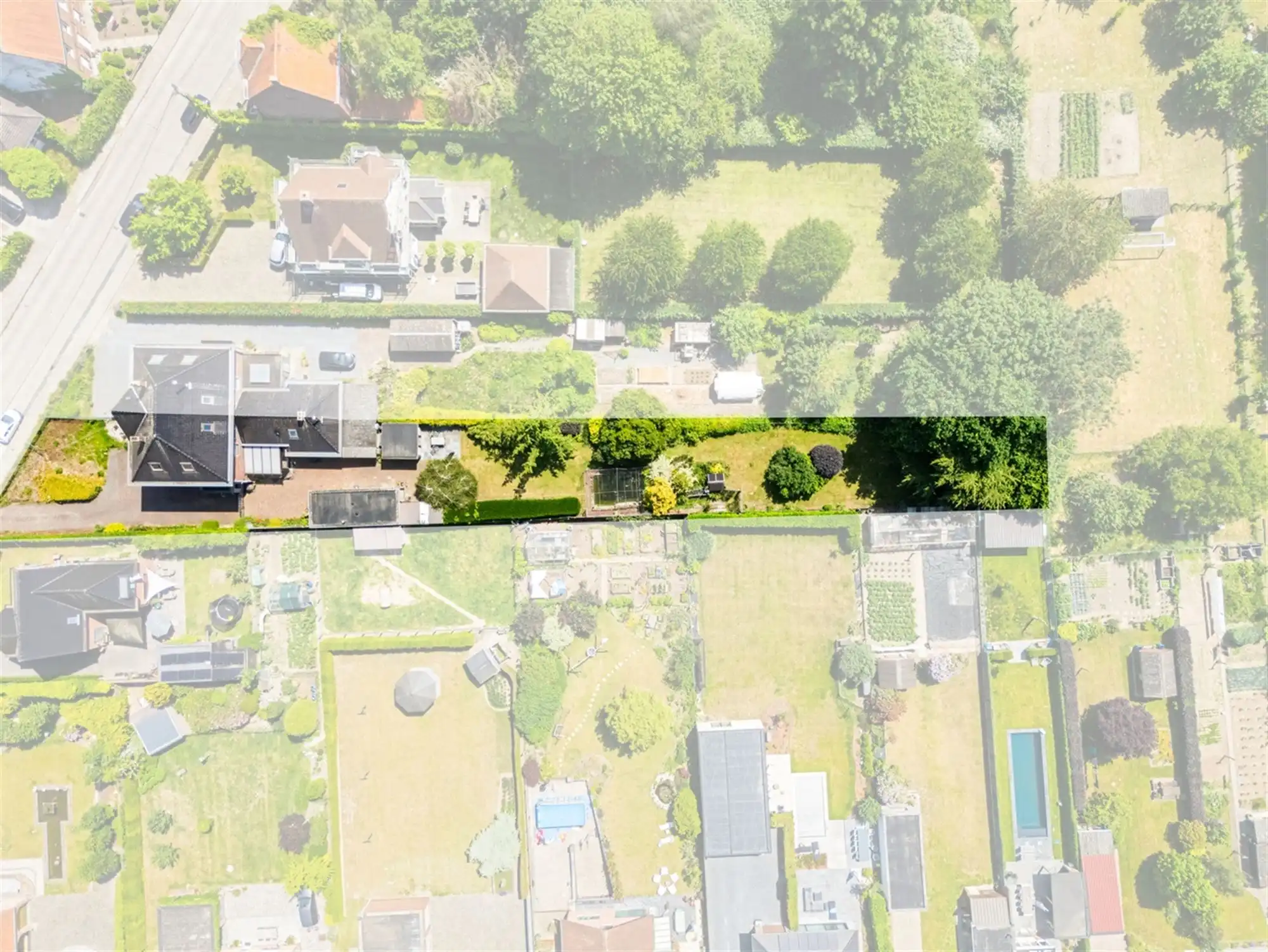 KARAKTERVOLLE HALFOPEN BEBOUWING met 3 slpks & apart bijgebouw op een perceel van ca. 1.226m² foto 2