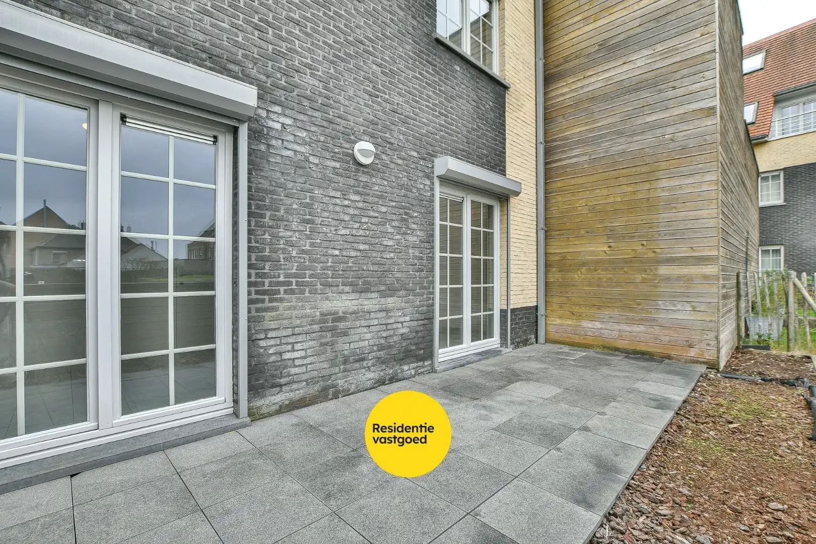Modern gelijkvloers appartement met 2 slaapkamers– op slechts 500m van strand en zee! foto 11