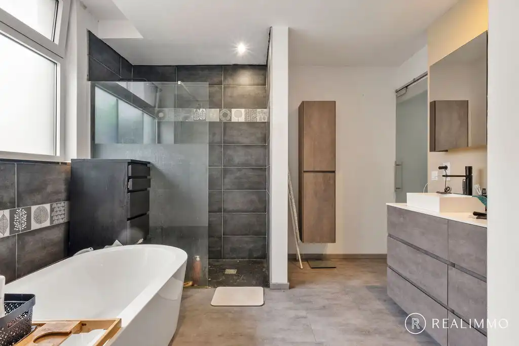 Gerenoveerde en energiezuinige gezinswoning in Aalbeke foto 12