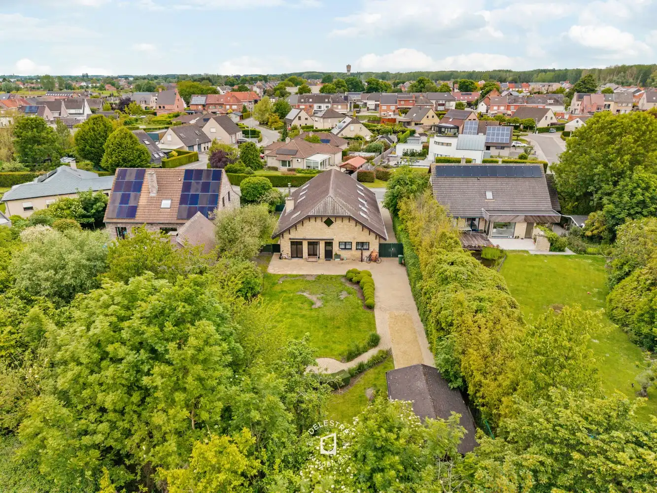 ENERGIEZUINIGE VILLA MET 6 SLAAPKAMERS IN RESIDENTIËLE BUURT foto 2