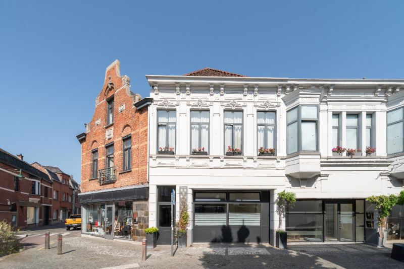 Karaktervolle instapklare woning centrum Lokeren foto {{pictureIndex}}