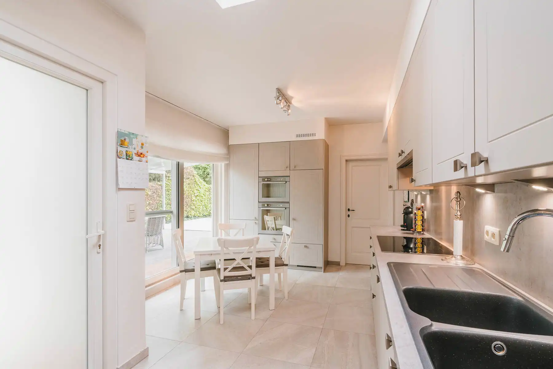 Gerenoveerde, instapklare woning op mooi perceel van 5are foto 14