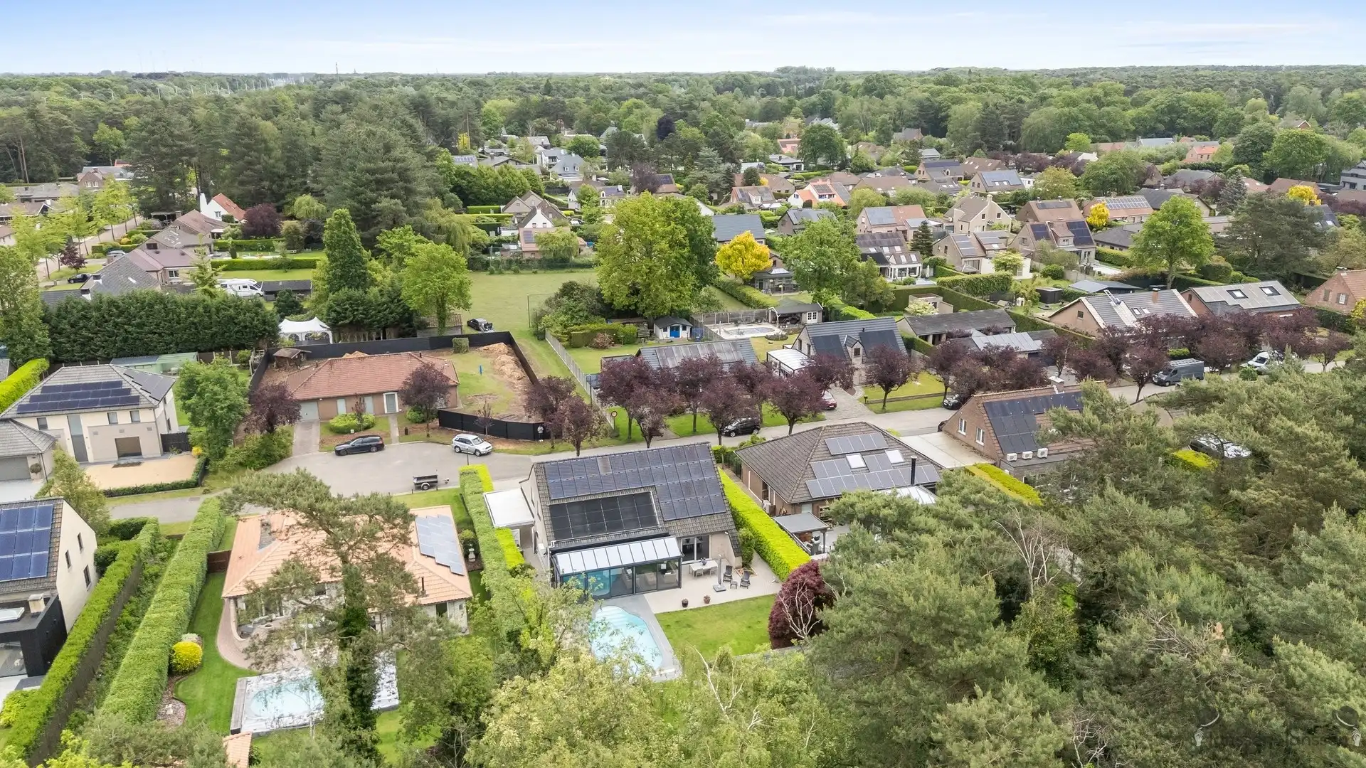 Prachtige lichtrijke villa met 4 slaapkamers op 826m². foto 45