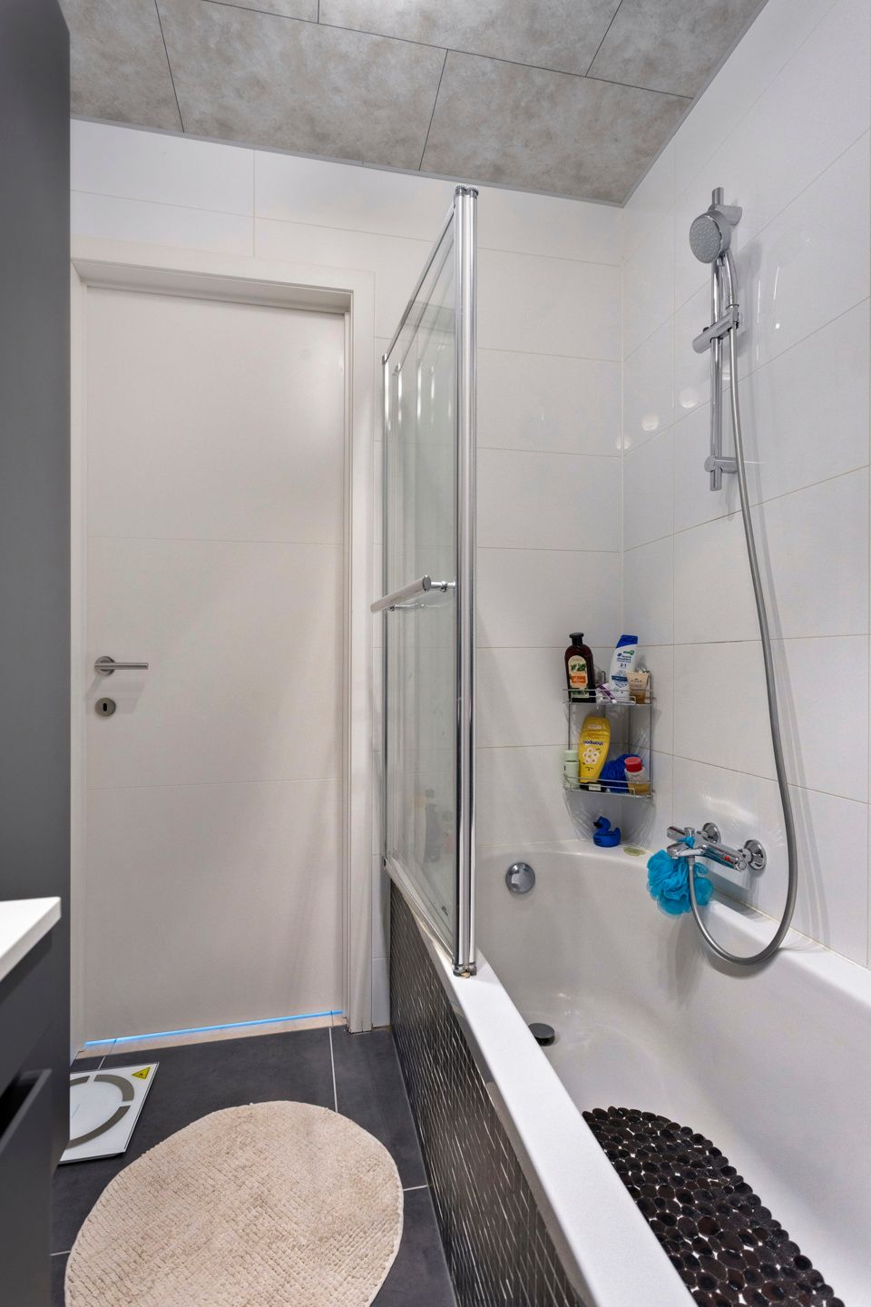 Recent appartement met 2 slpk & parking foto 13