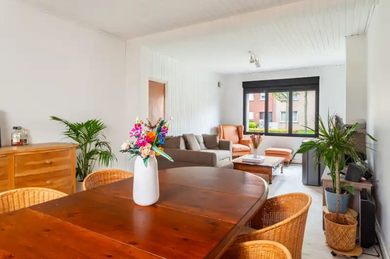 Ruime gezinswoning in rustige straat! foto 3