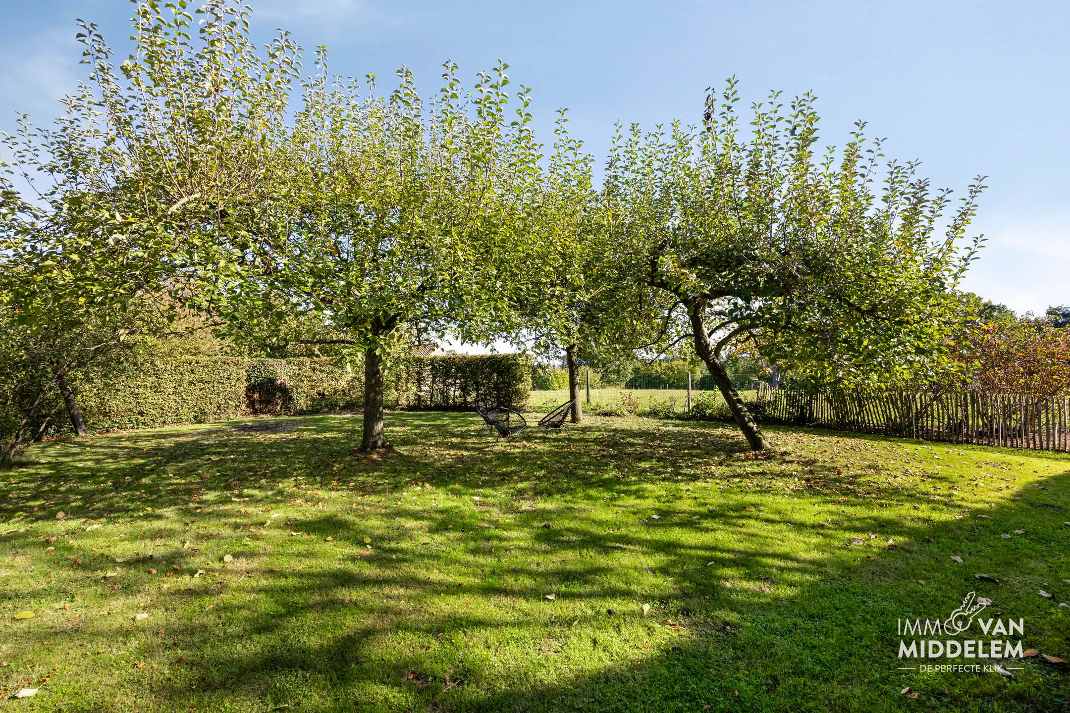 RUIME VILLA MET 4 KAMERS, GARAGE EN PRACHTIG AANGELEGDE TUIN foto 24