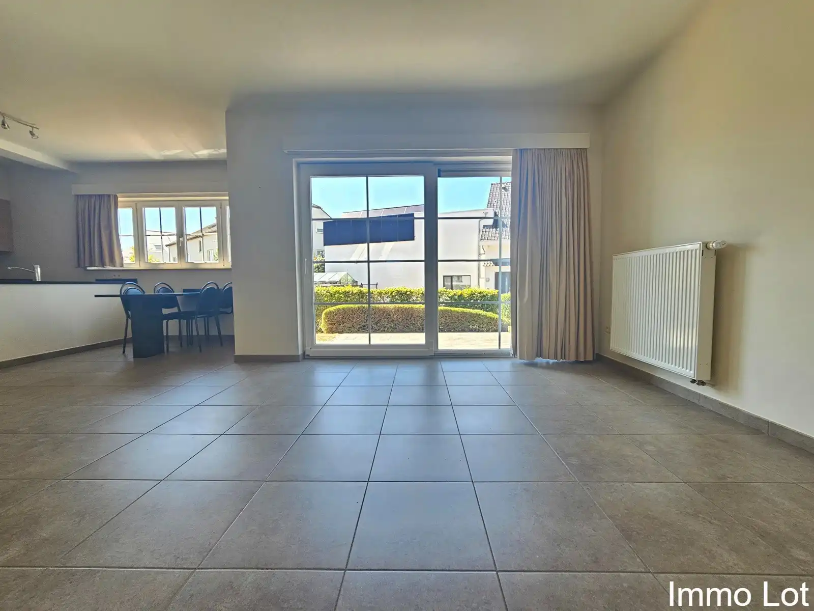 Charmant gelijkvloers appartement met terras en garage foto 5