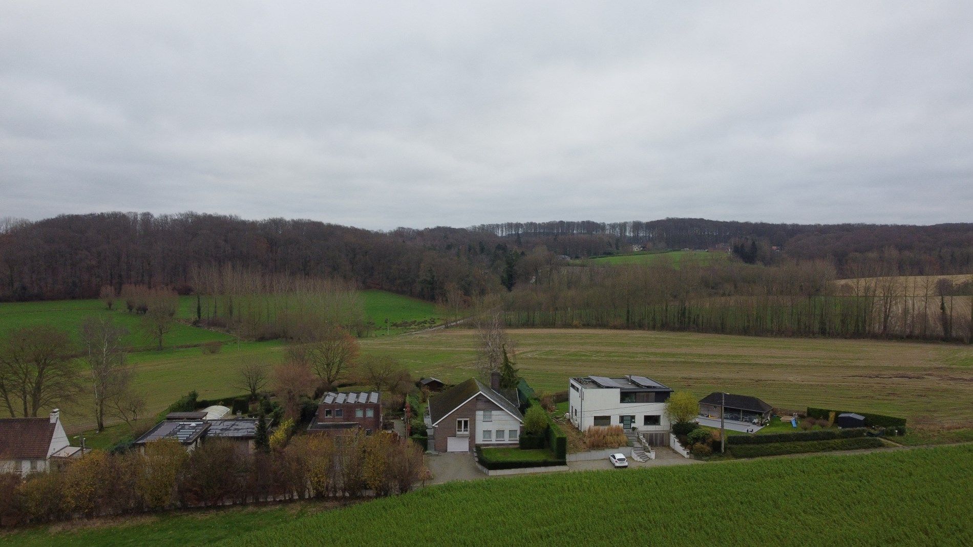 Subliem gelegen villa met prachtig zicht foto 28